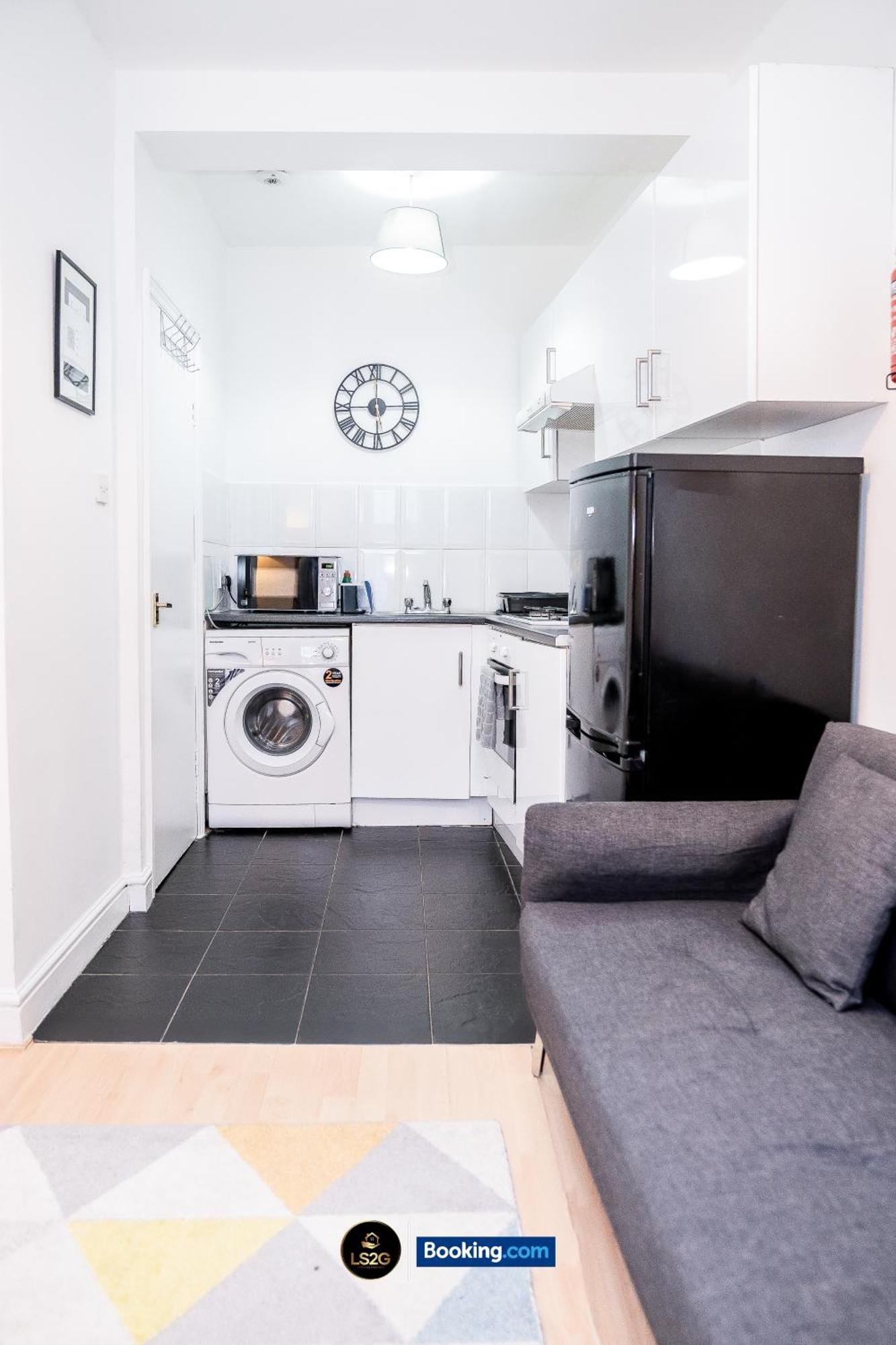Apartment And Cozy 2br By Ls2g Short Lets & Serviced Greater With Free Wifi *