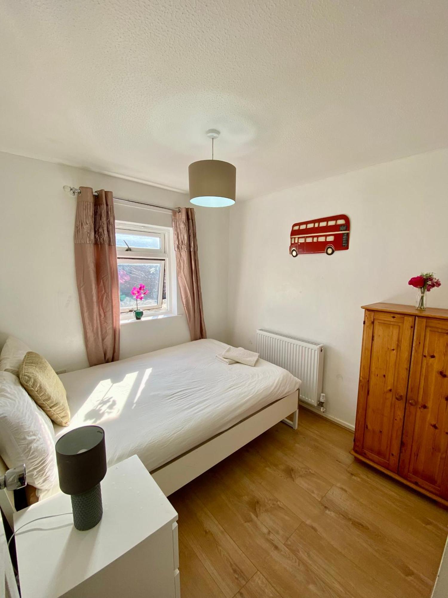 Cosy 3 Bedroom House Near Stratford,olympic Park, E15