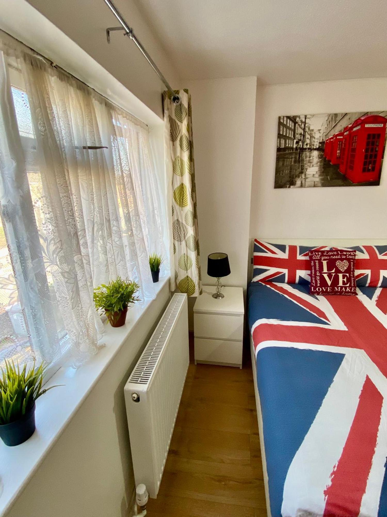 Cosy 3 Bedroom House Near Stratford,olympic Park, E15 Appartement Londen