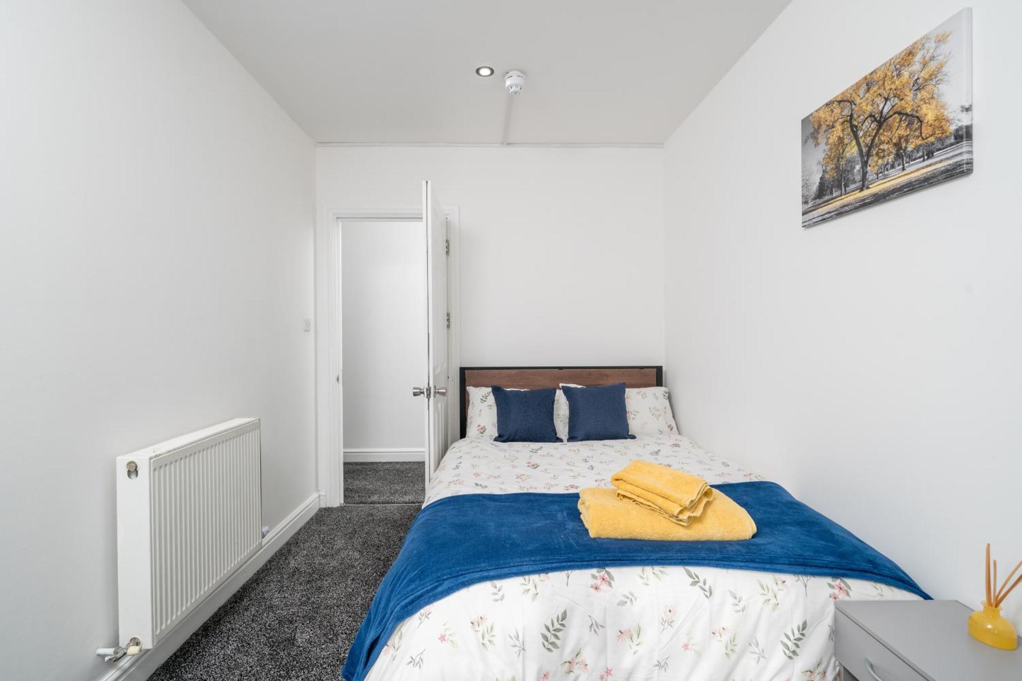 3bed Near Canning Town Stn Balcony Location Apartment London