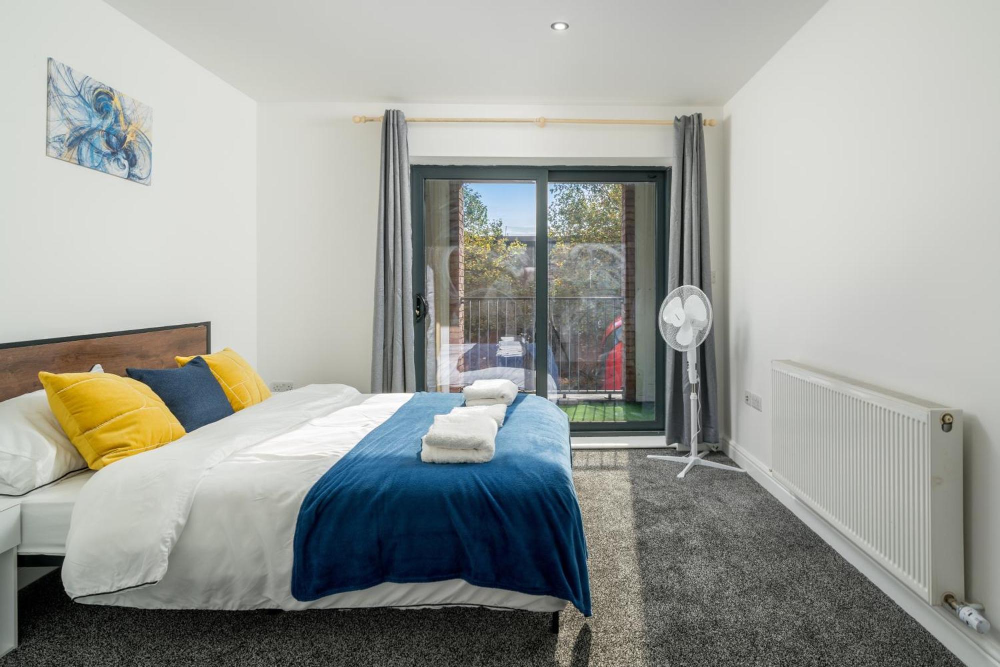 3bed Near Canning Town Stn Balcony Location *