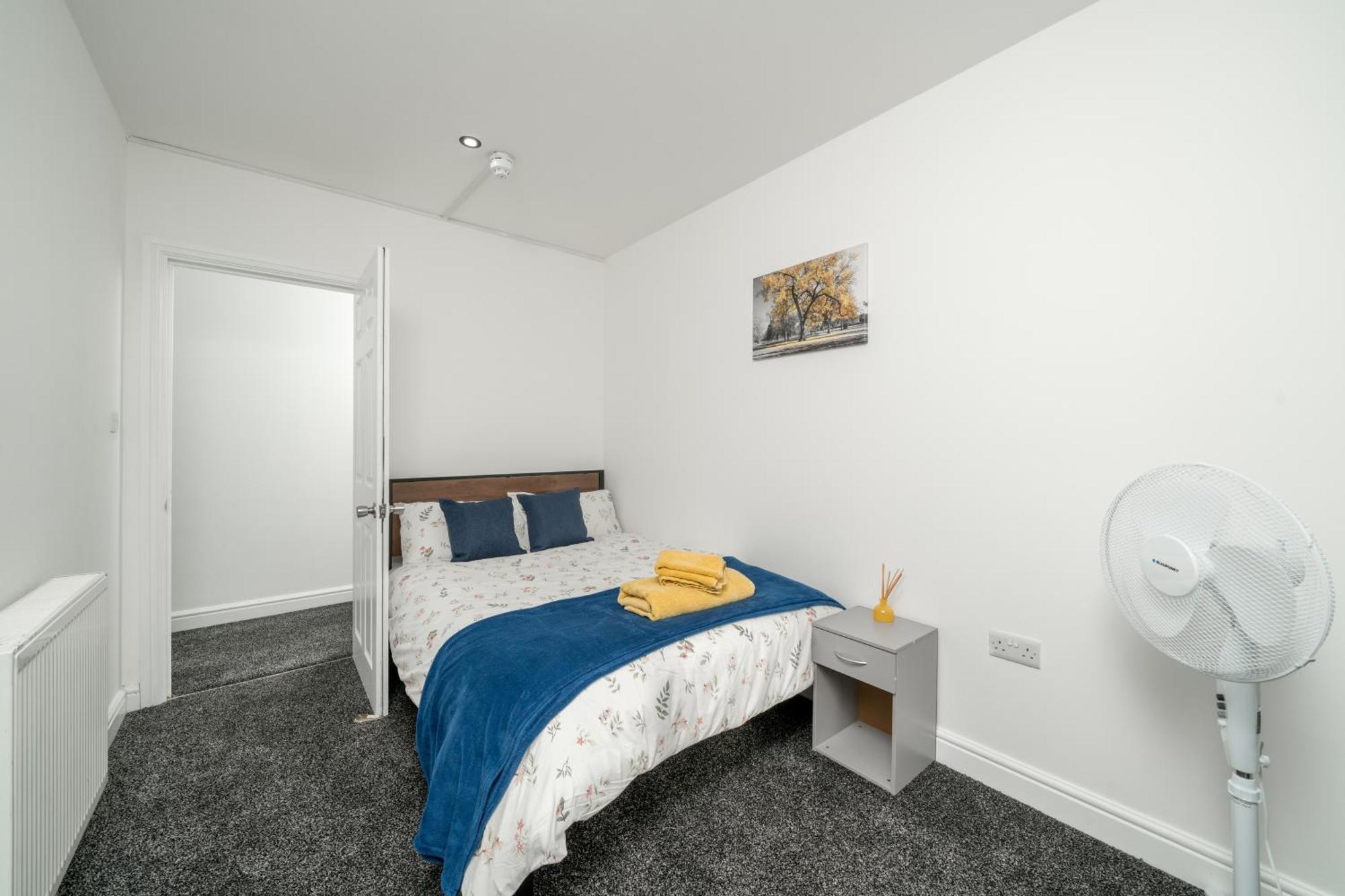 3bed Near Canning Town Stn Balcony Location * London