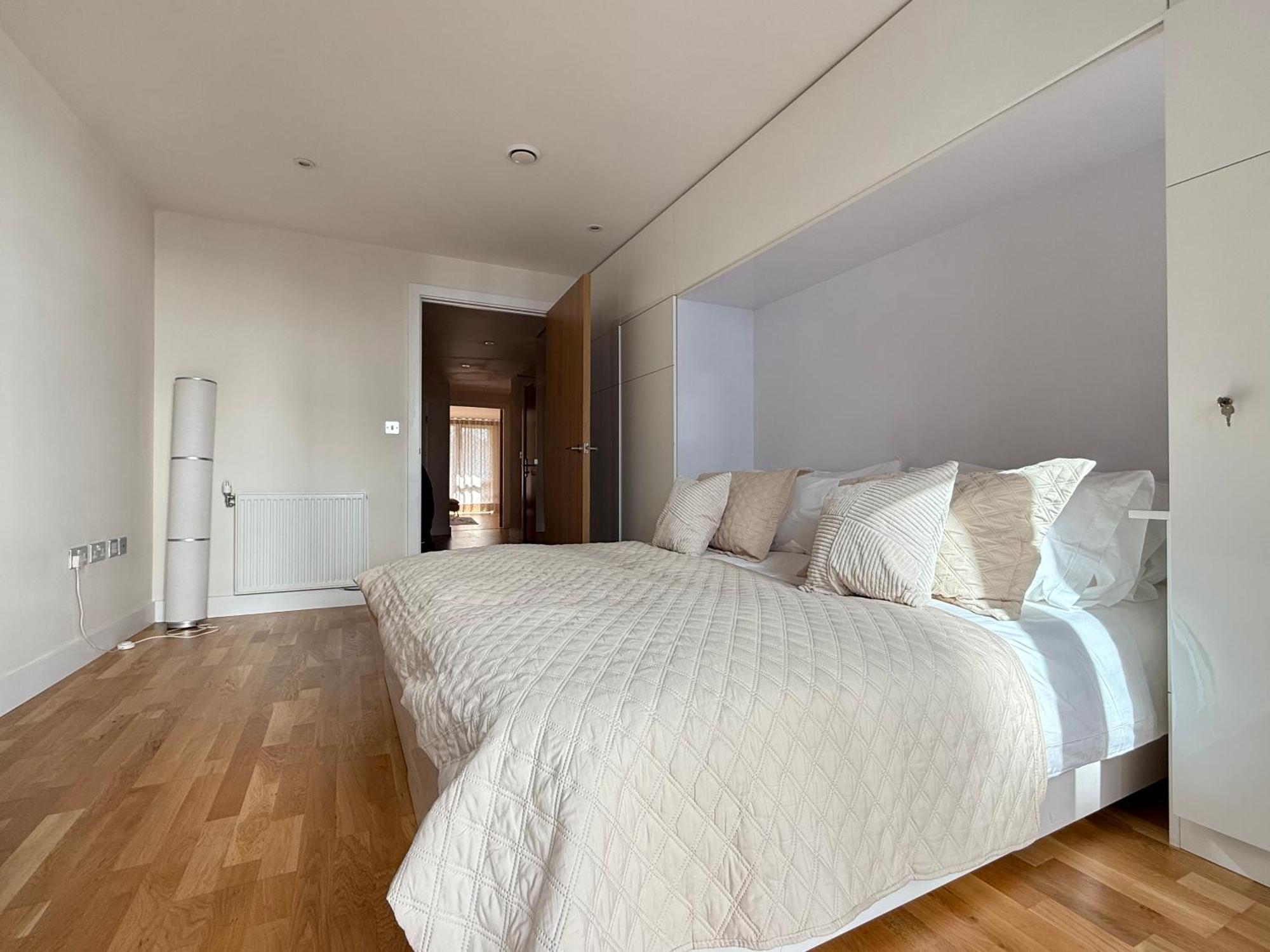 New 3 Bedroom Near Tower Bridge Apartment *