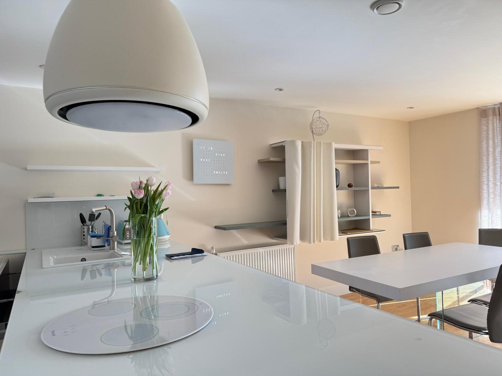 New 3 Bedroom Near Tower Bridge Apartment *