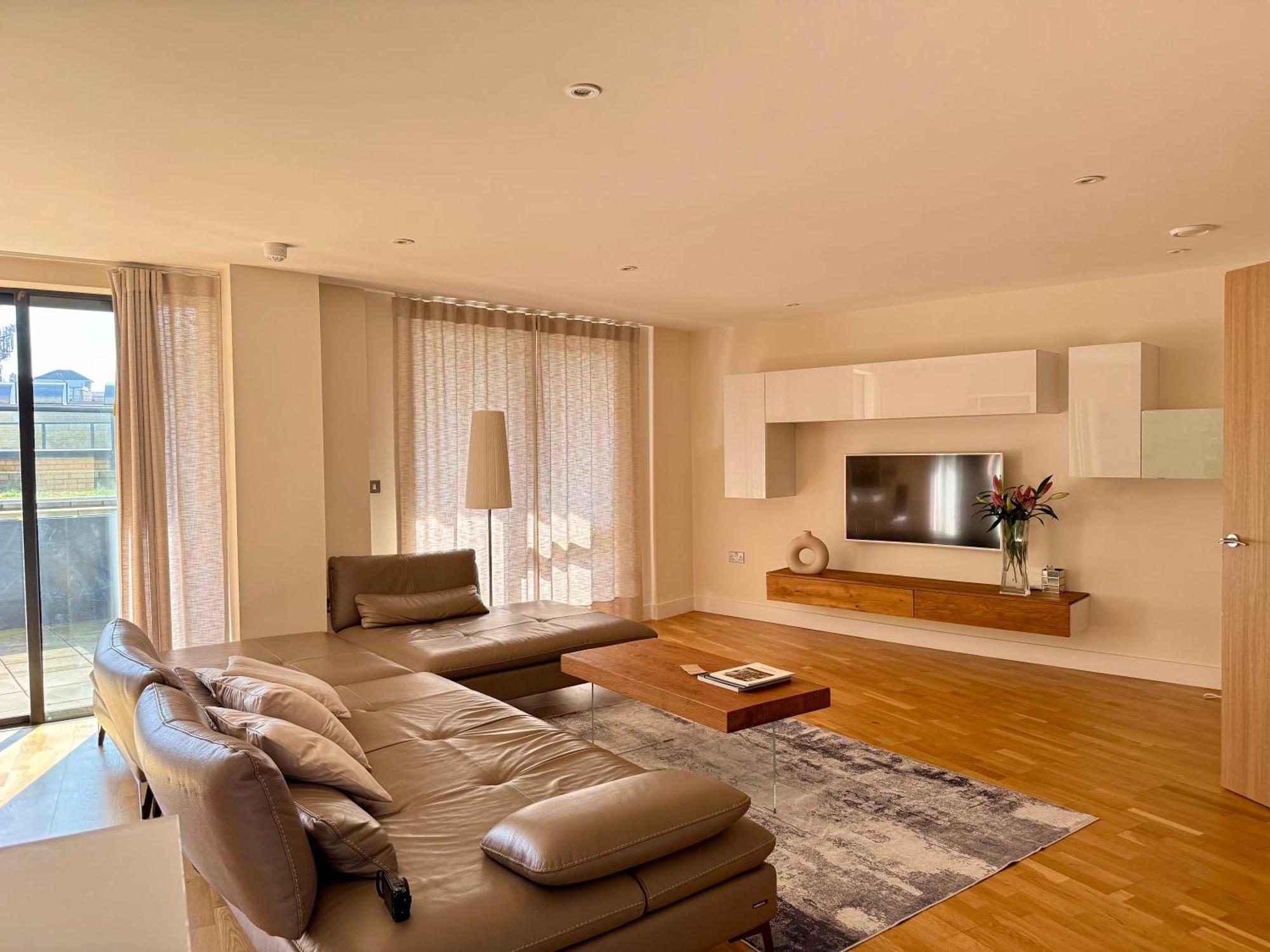 New 3 Bedroom Near Tower Bridge *