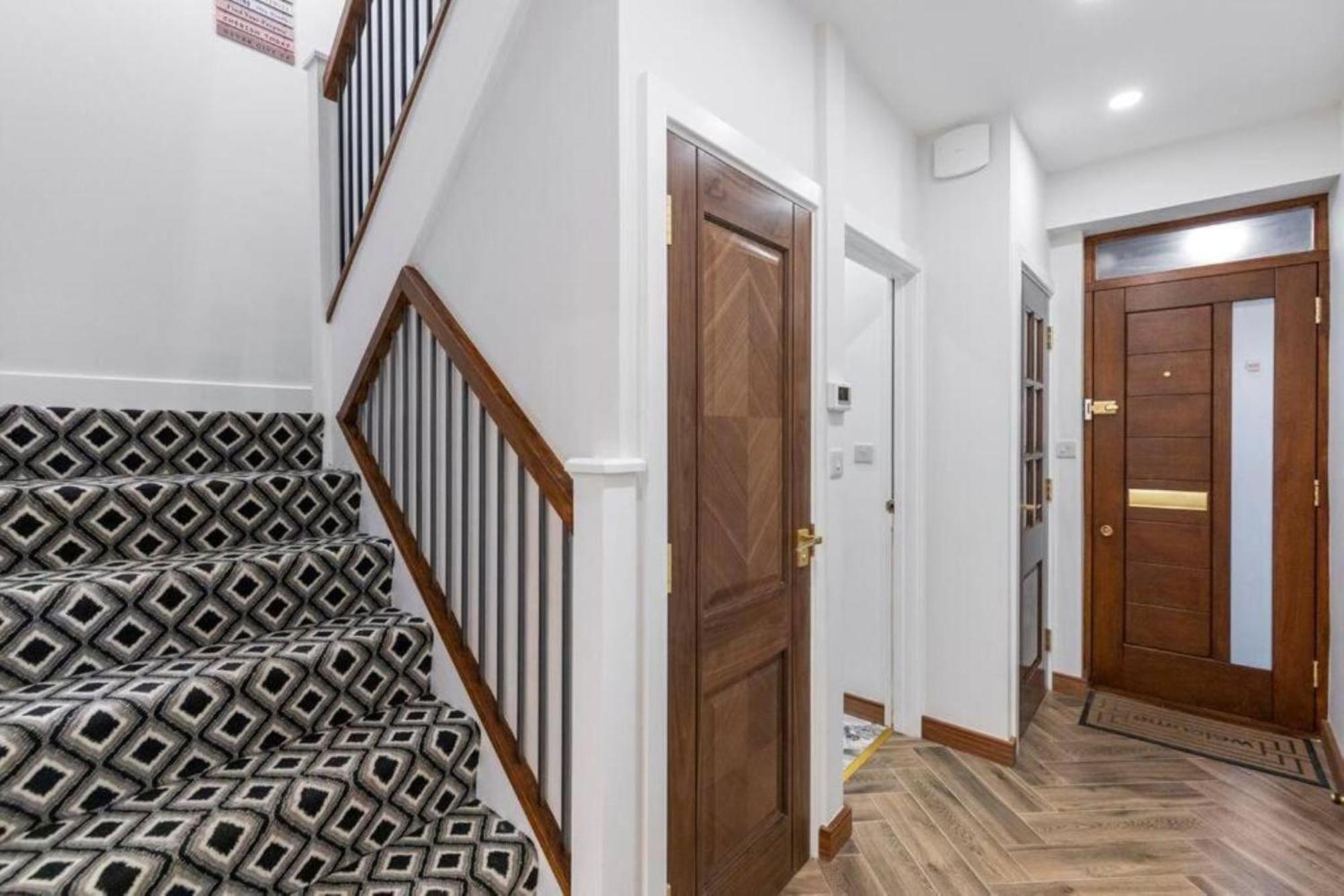 Apartment Metro Majesty 5-bedroom Gem In South Tottenham *