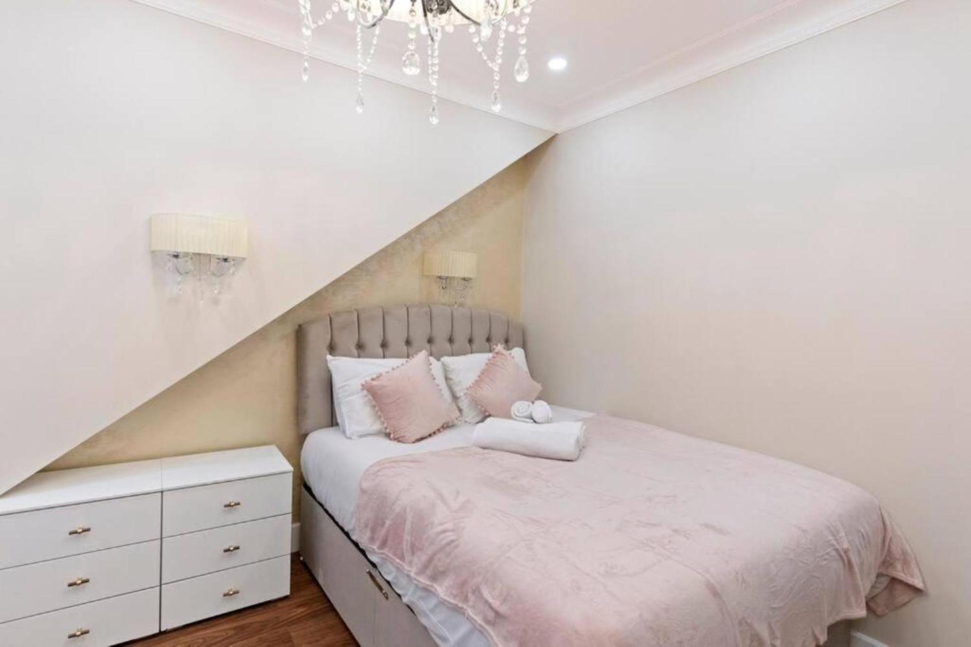 Metro Majesty 5-bedroom Gem In South Tottenham Apartment