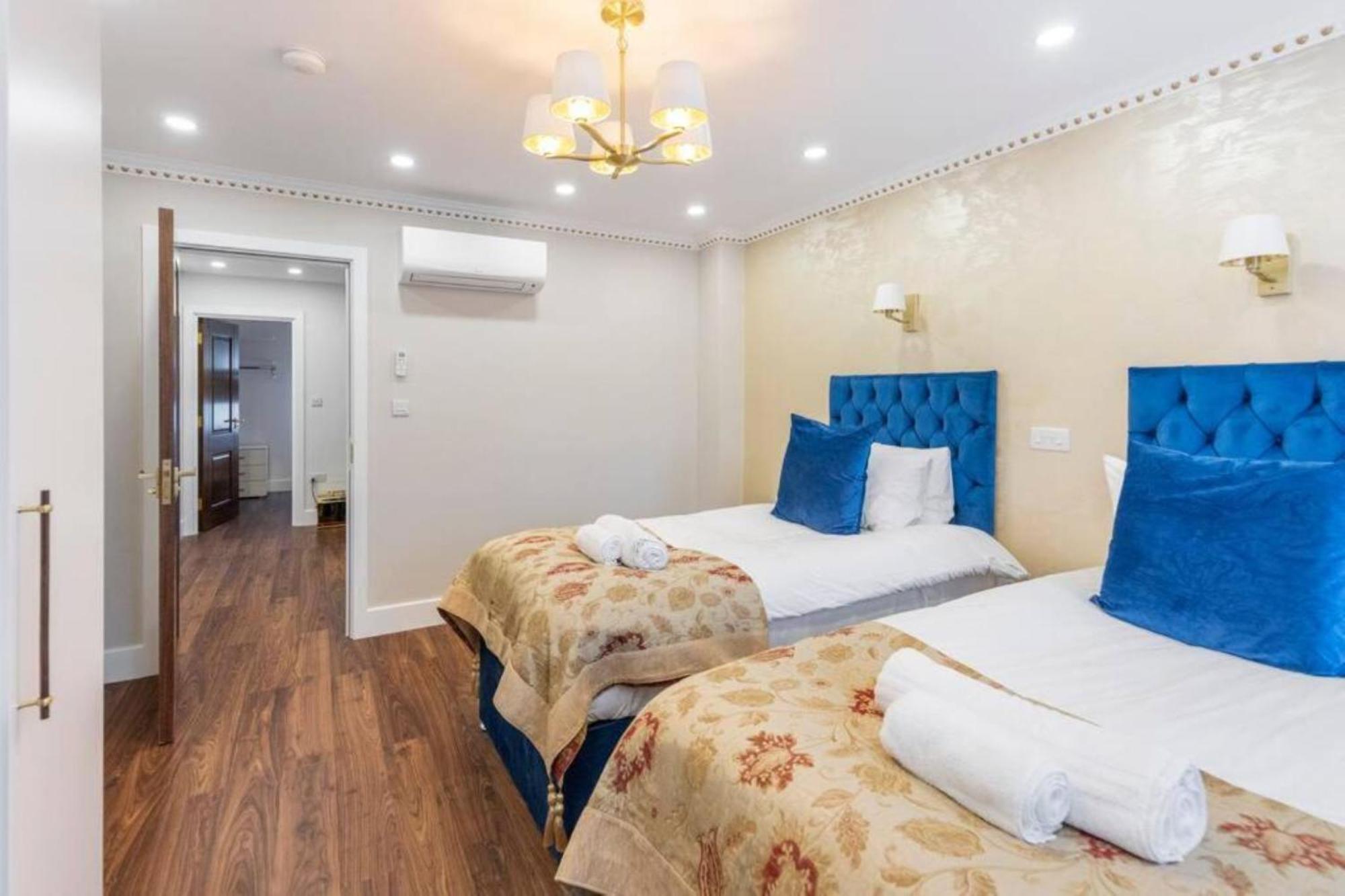 Metro Majesty 5-bedroom Gem In South Tottenham London