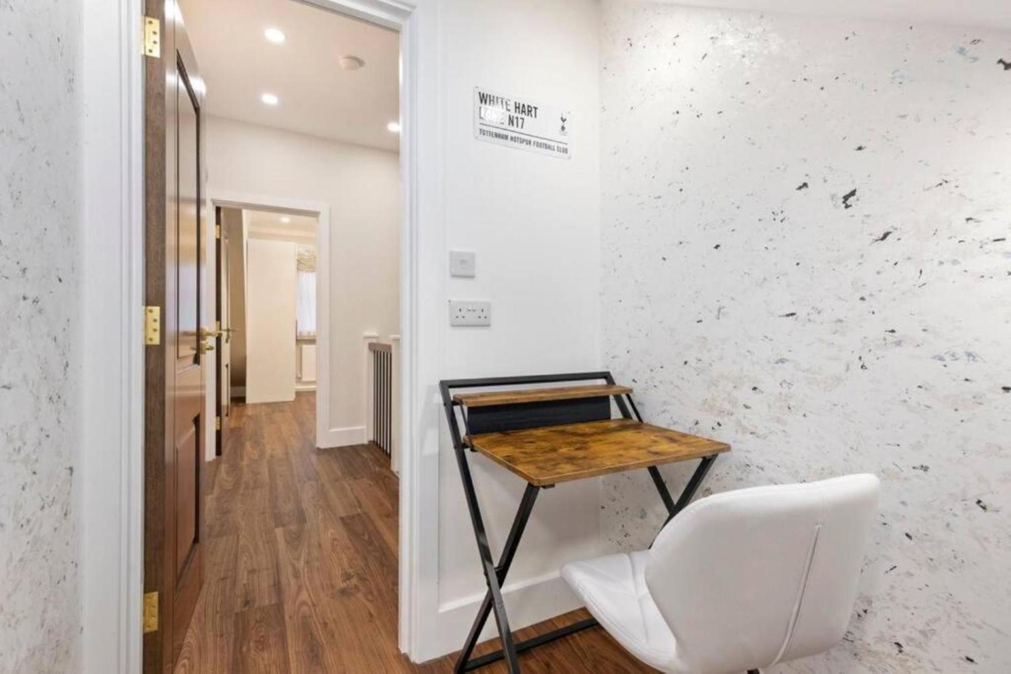 Metro Majesty 5-bedroom Gem In South Tottenham * London