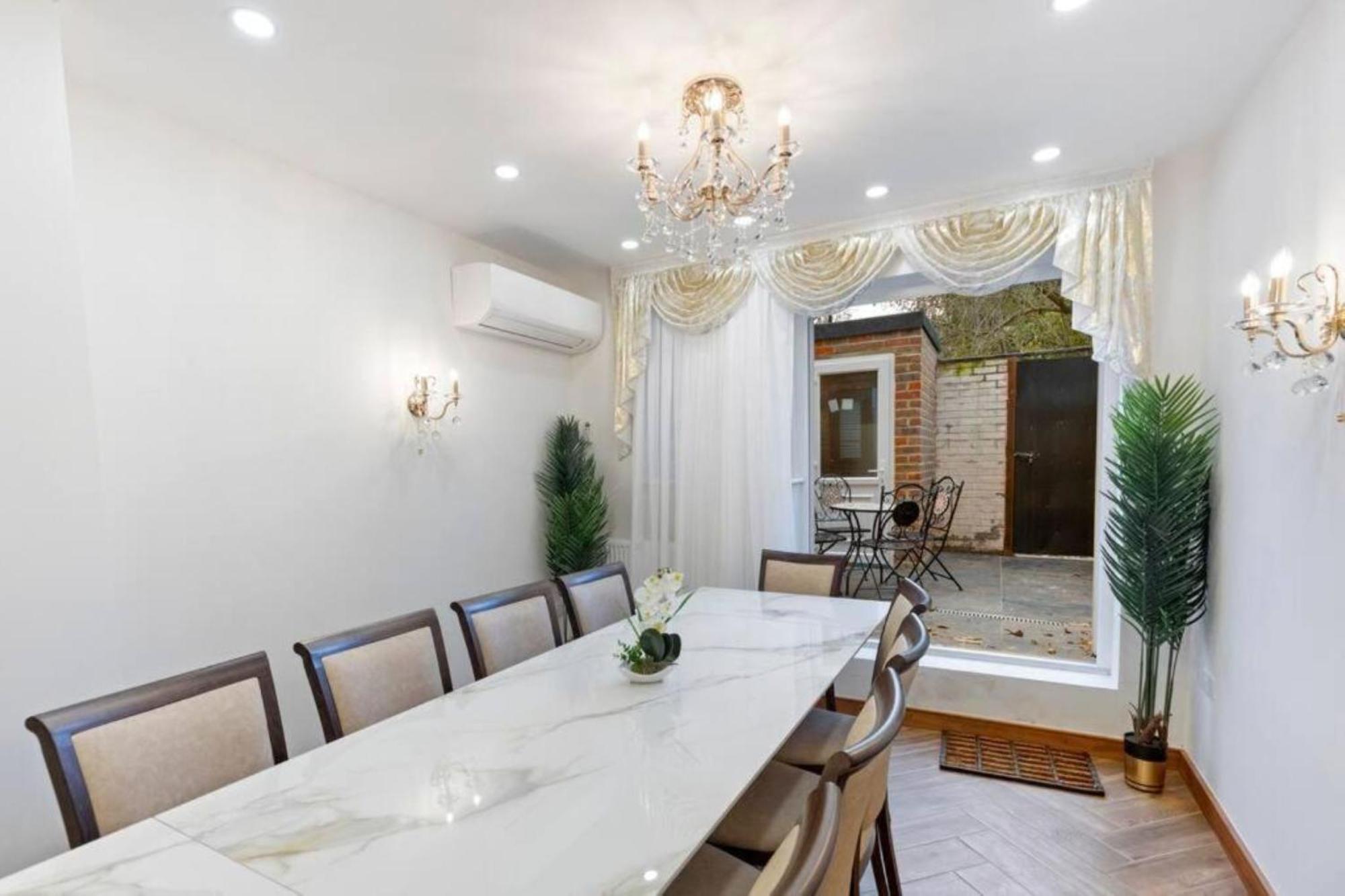 Metro Majesty 5-bedroom Gem In South Tottenham London
