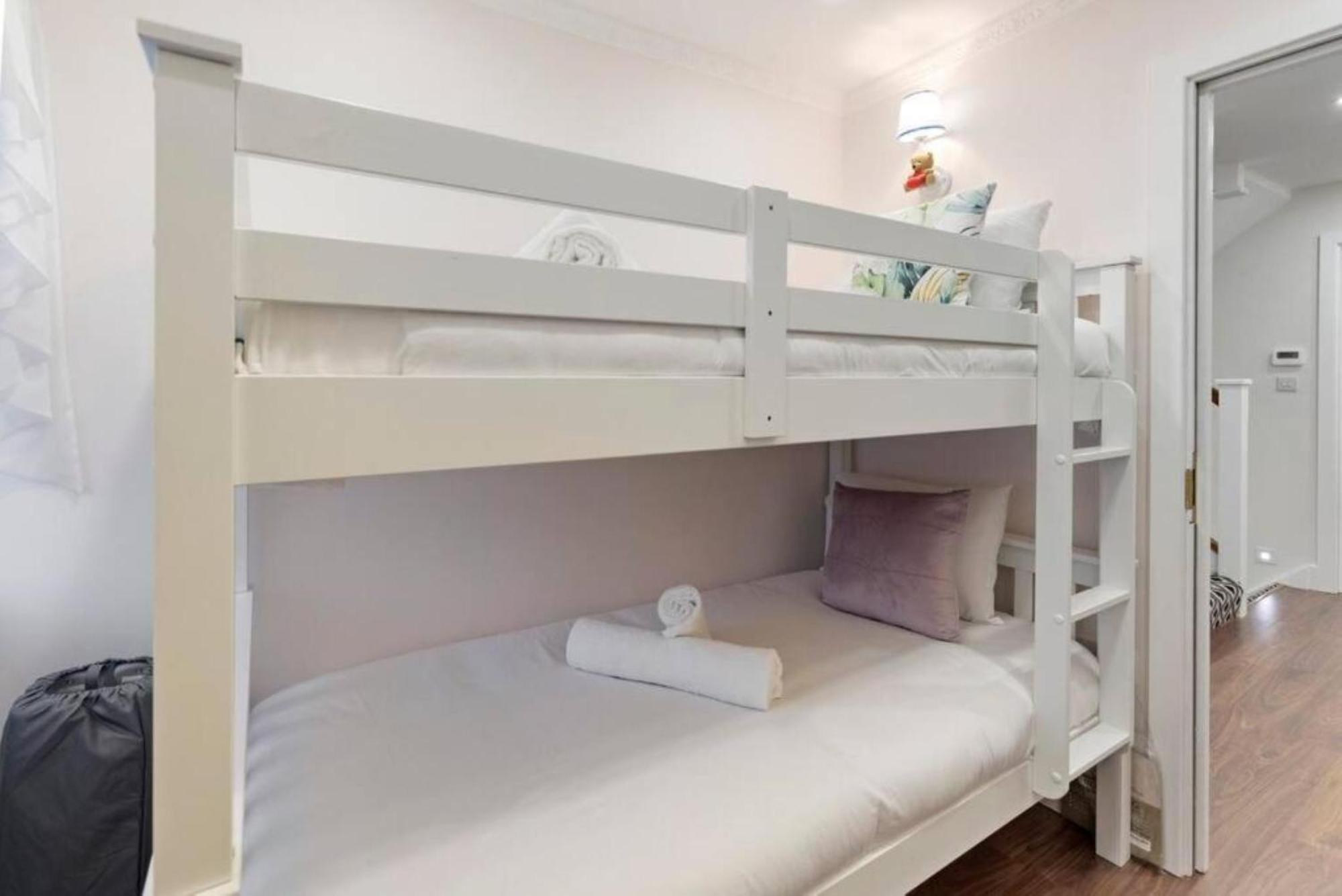 Metro Majesty 5-bedroom Gem In South Tottenham *