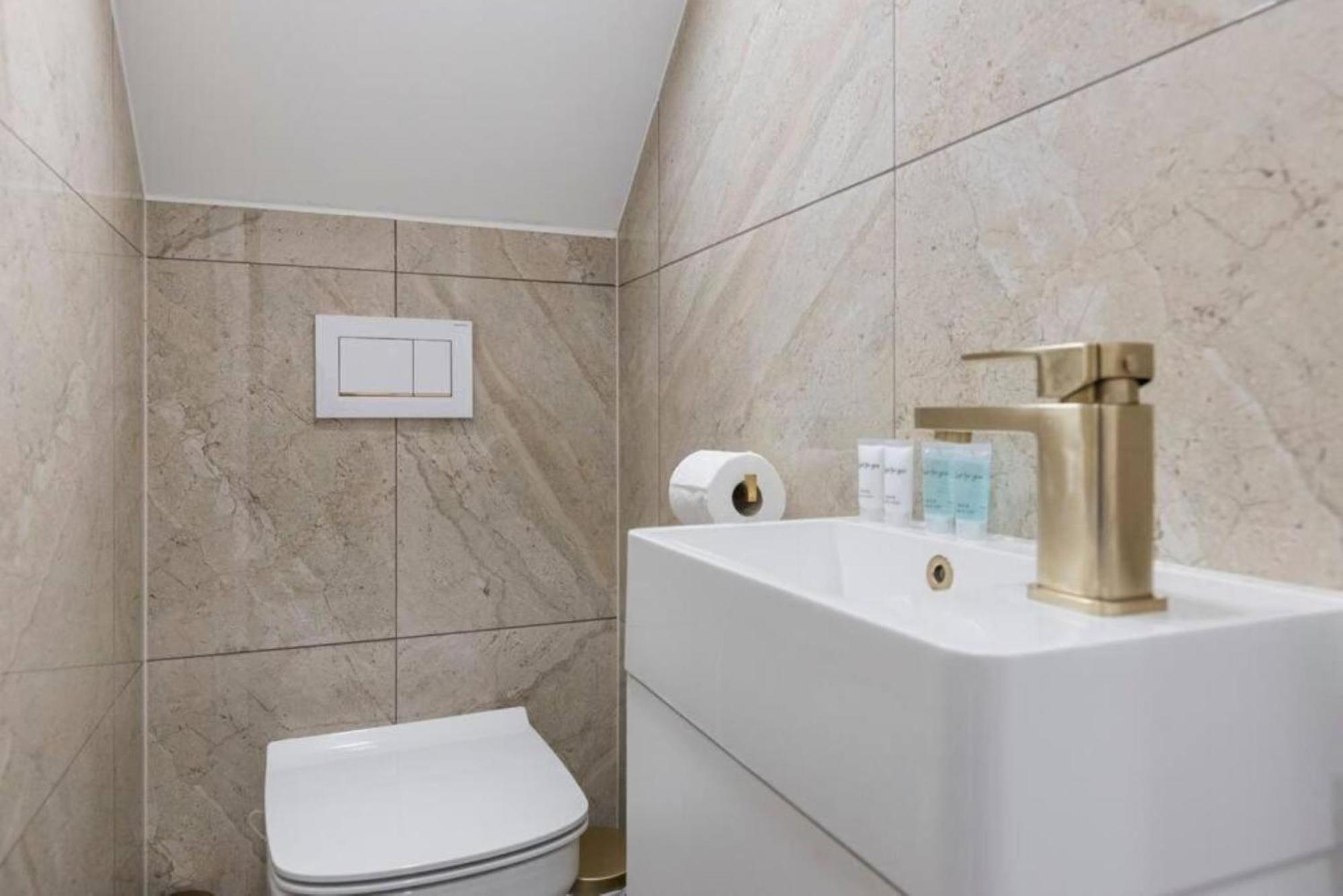 Metro Majesty 5-bedroom Gem In South Tottenham