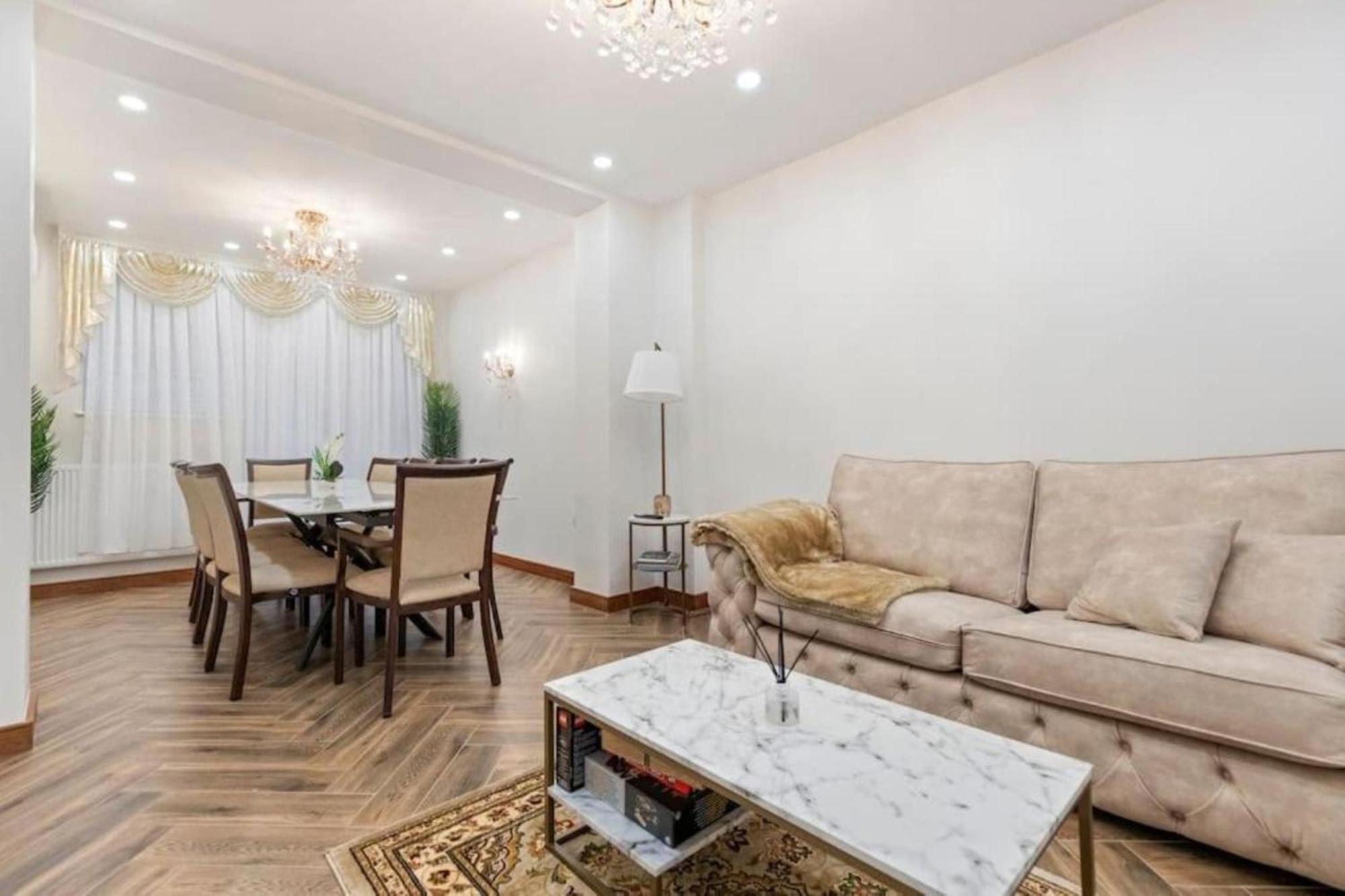 Metro Majesty 5-bedroom Gem In South Tottenham