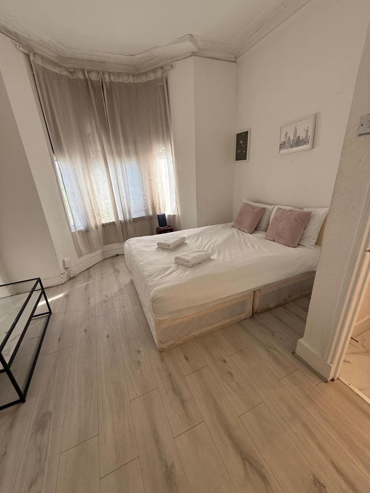 Millais Road 3 Bedroom Flat Apartment