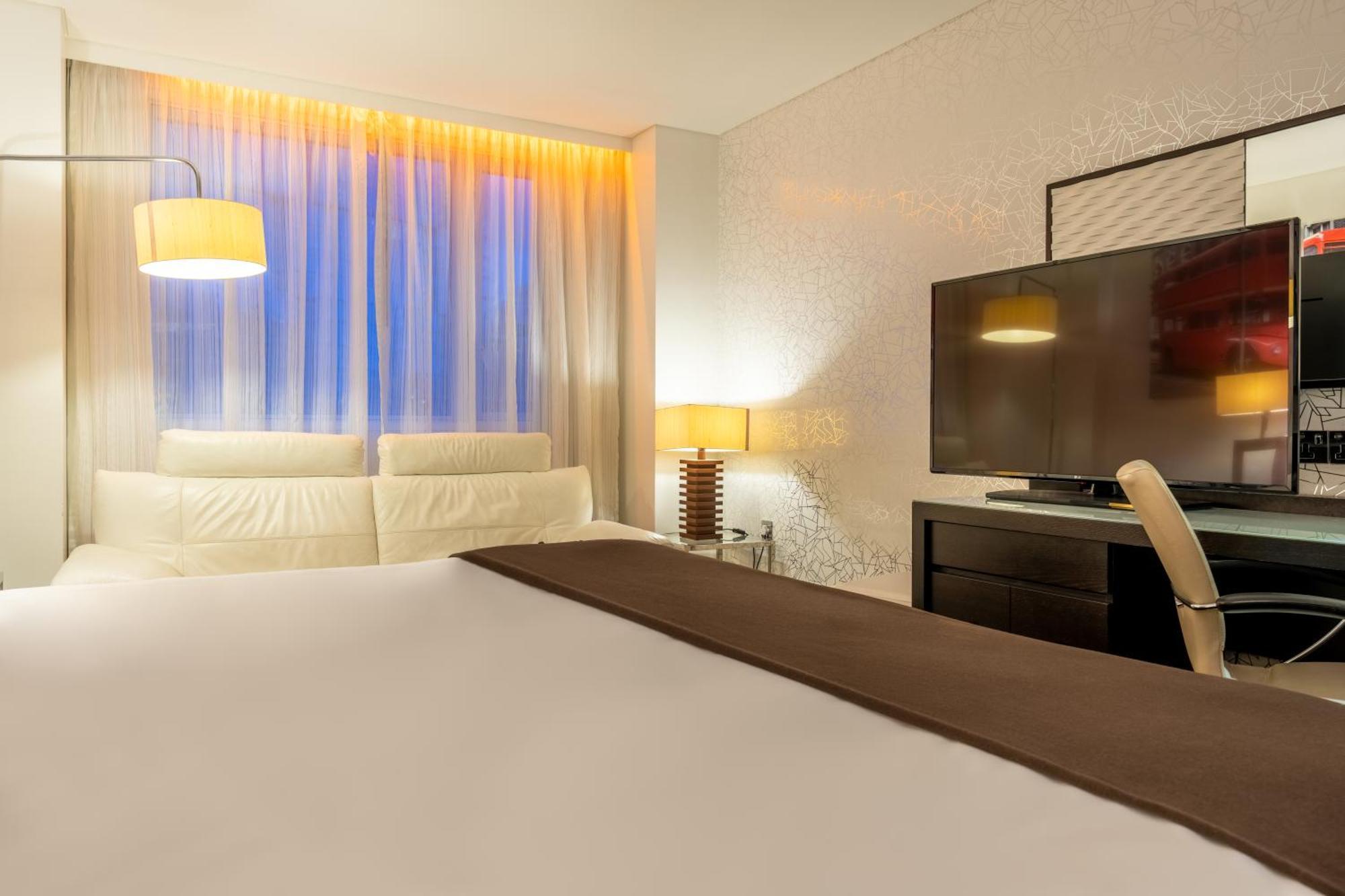 Pestana Chelsea Bridge Y