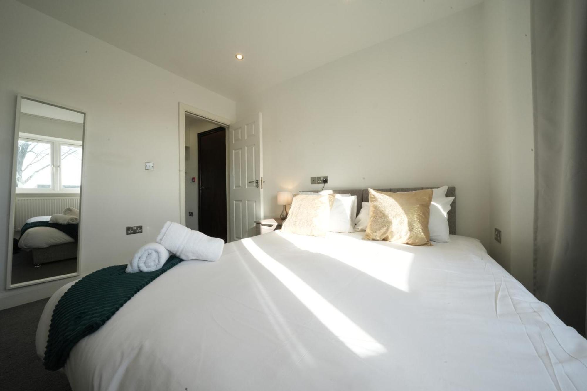 Hatton Heathrow Airport- Free Parking-free Underground To And From Heathrow Airport Hatton Cross Picture-see Fast Hatton Cross To 30min * London