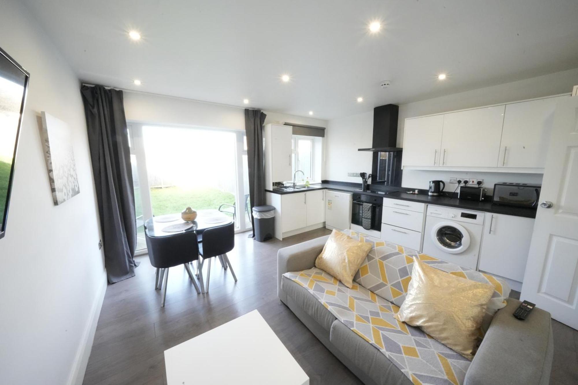 Hatton Heathrow Airport- Free Parking-free Underground To And From Heathrow Airport Hatton Cross Picture-see Fast Hatton Cross To 30min London