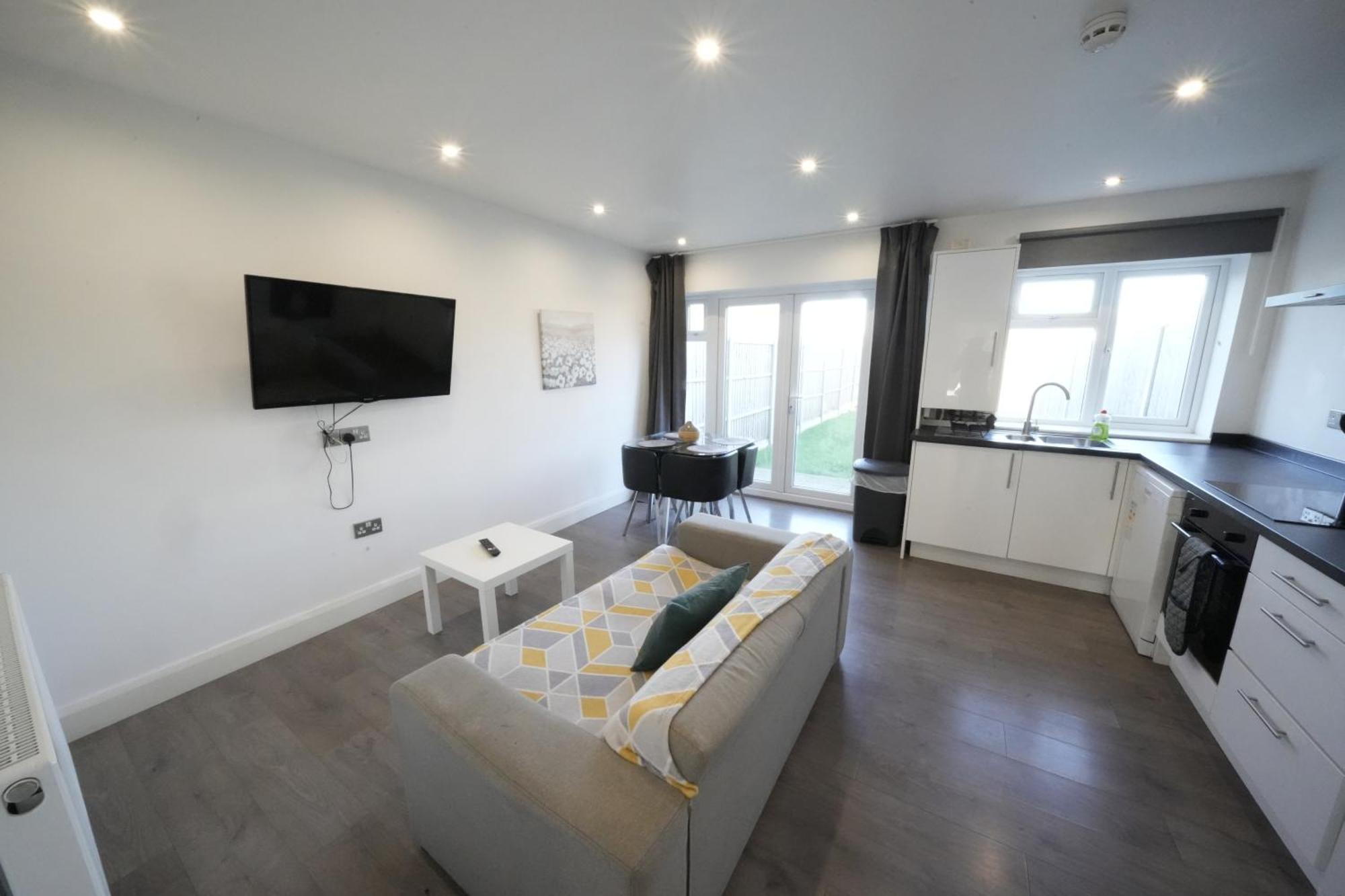 Hatton Heathrow Airport- Free Parking-free Underground To And From Heathrow Airport Hatton Cross Picture-see Fast Hatton Cross To 30min London