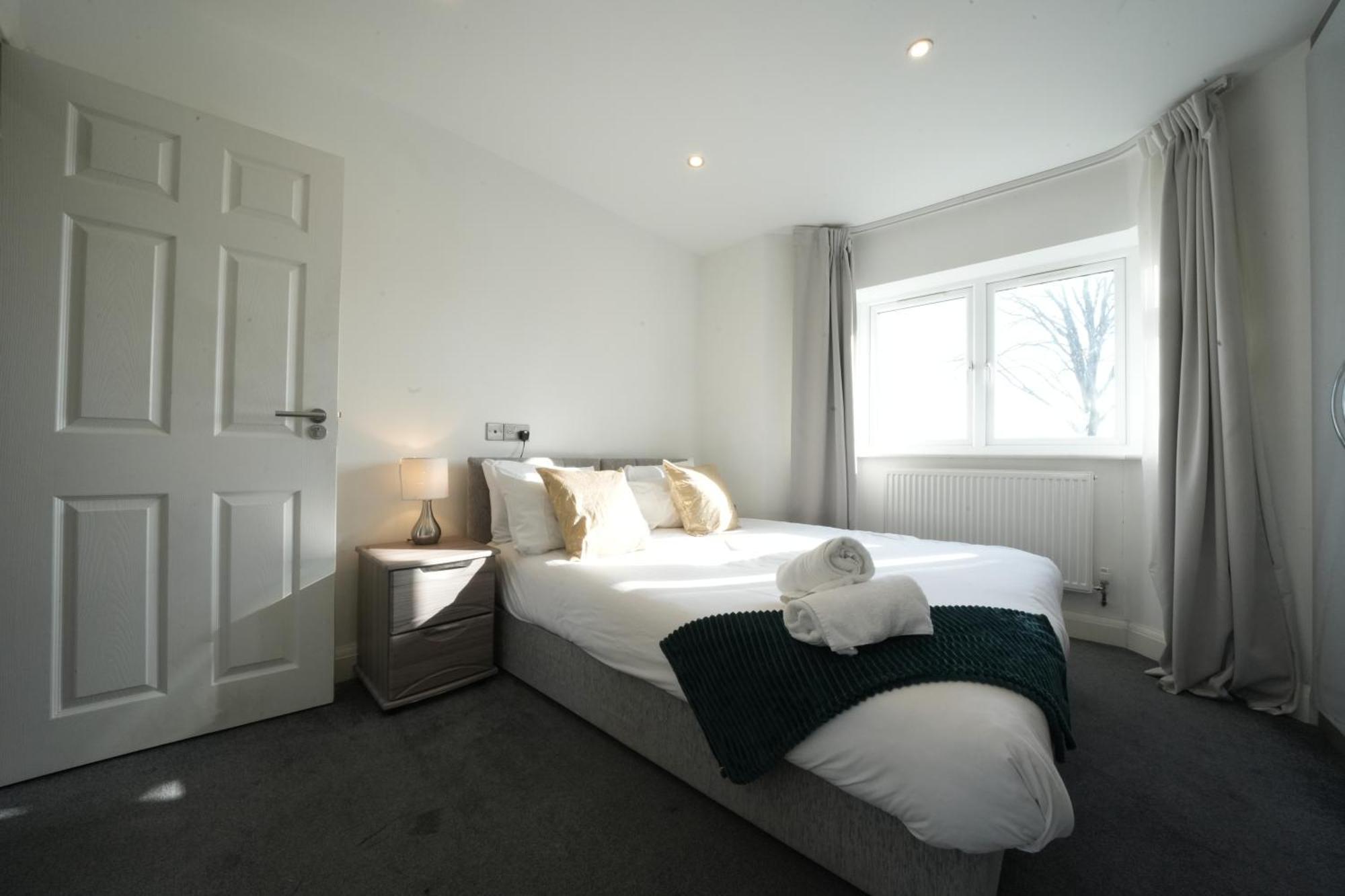 Apartment Hatton Heathrow Airport- Free Parking-free Underground To And From Heathrow Airport Hatton Cross Picture-see Fast Hatton Cross To 30min
