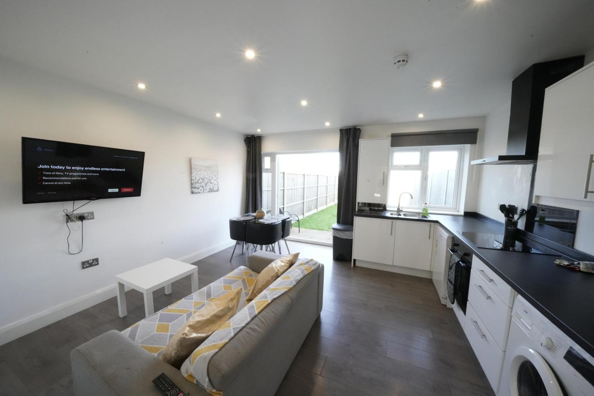 Apartment Hatton Heathrow Airport- Free Parking-free Underground To And From Heathrow Airport Hatton Cross Picture-see Fast Hatton Cross To 30min London