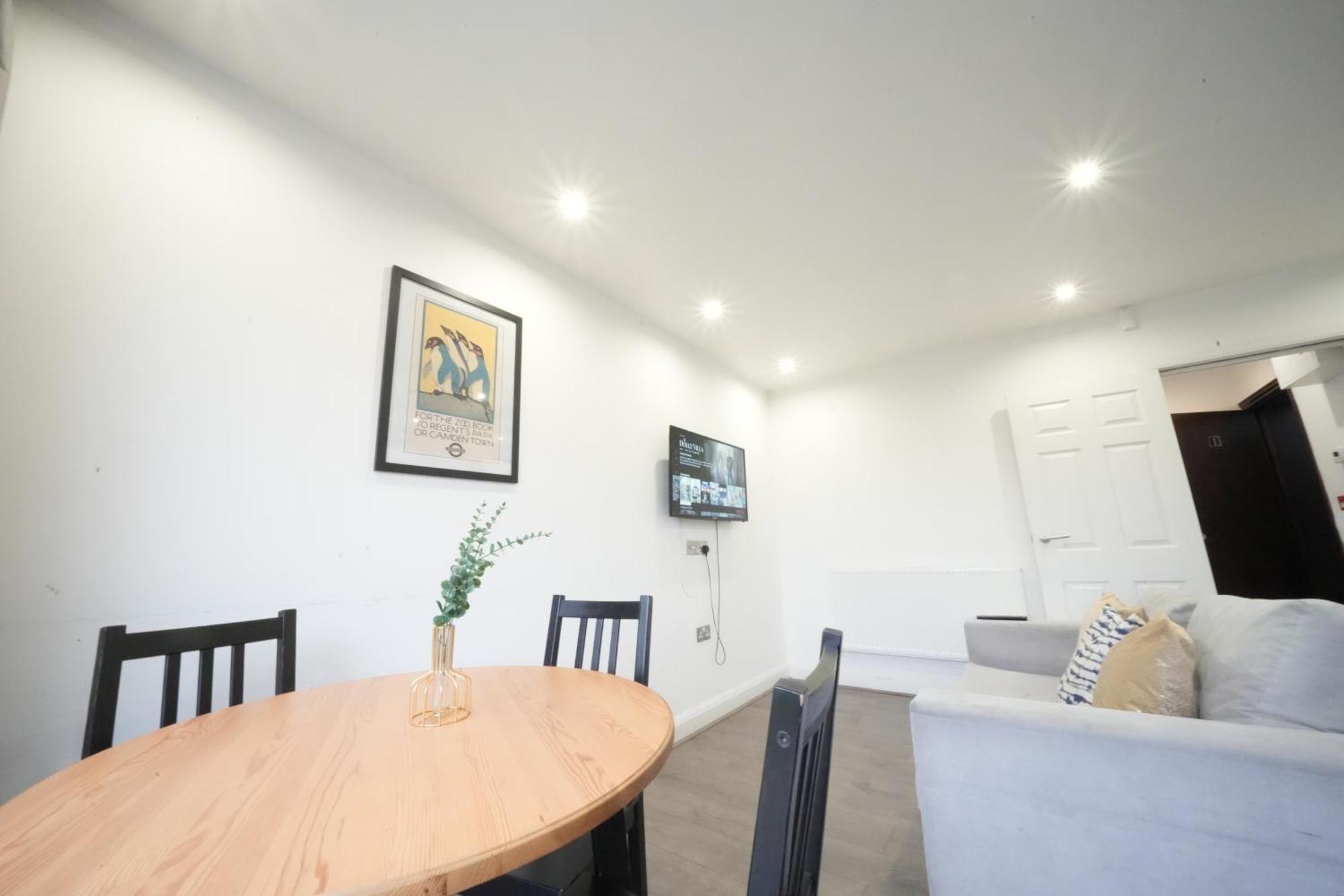 Hatton Heathrow Airport- Free Parking-free Underground To And From Heathrow Airport Hatton Cross Picture-see Fast Hatton Cross To 30min Apartment London