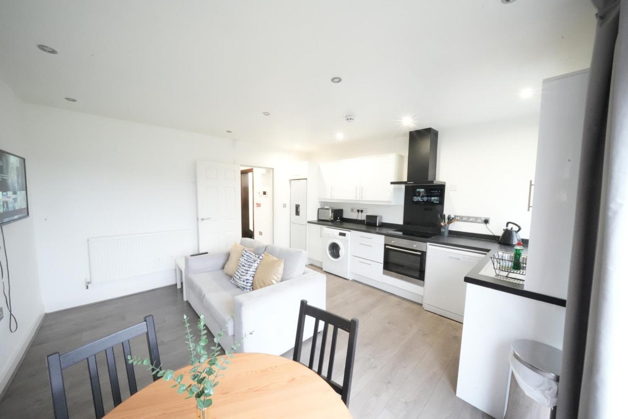 Hatton Heathrow Airport- Free Parking-free Underground To And From Heathrow Airport Hatton Cross Picture-see Fast Hatton Cross To 30min London