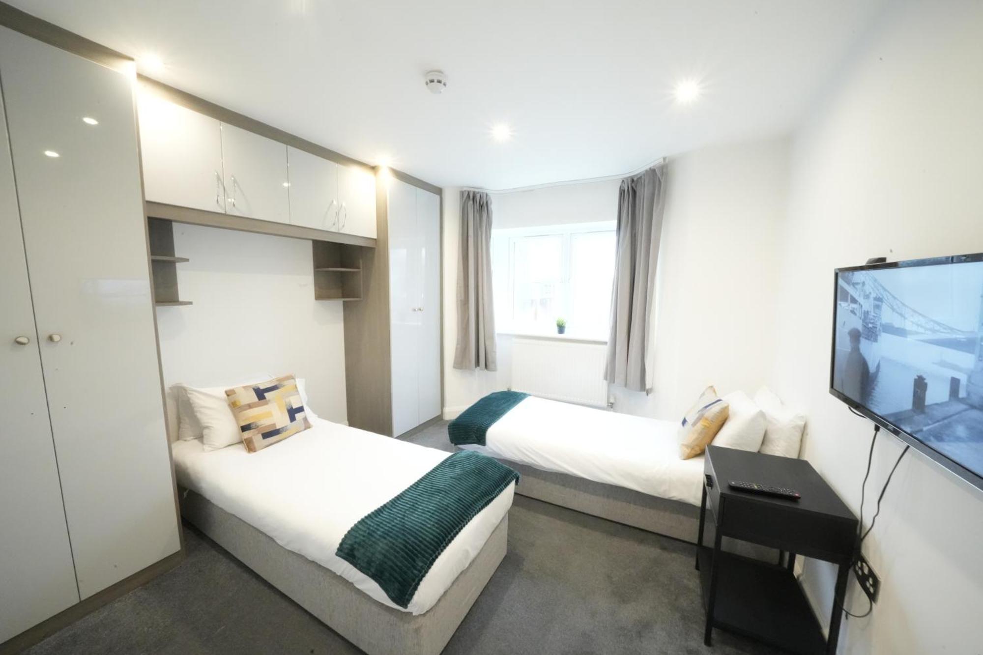 Apartment Hatton Heathrow Airport- Free Parking-free Underground To And From Heathrow Airport Hatton Cross Picture-see Fast Hatton Cross To 30min London