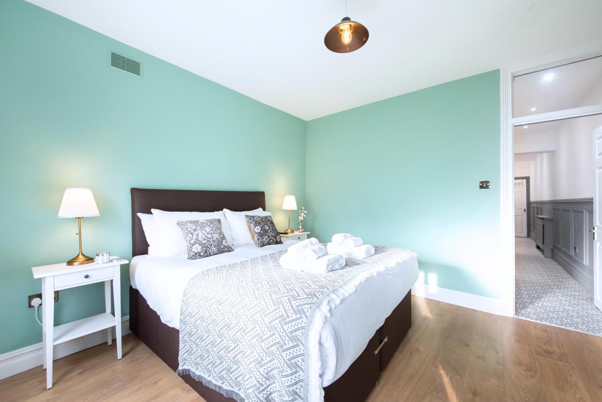 Victorian 2br Apartment, King Beds, Fast Wifi, Near Shops, Cafes & Transport, E17 Apartment London