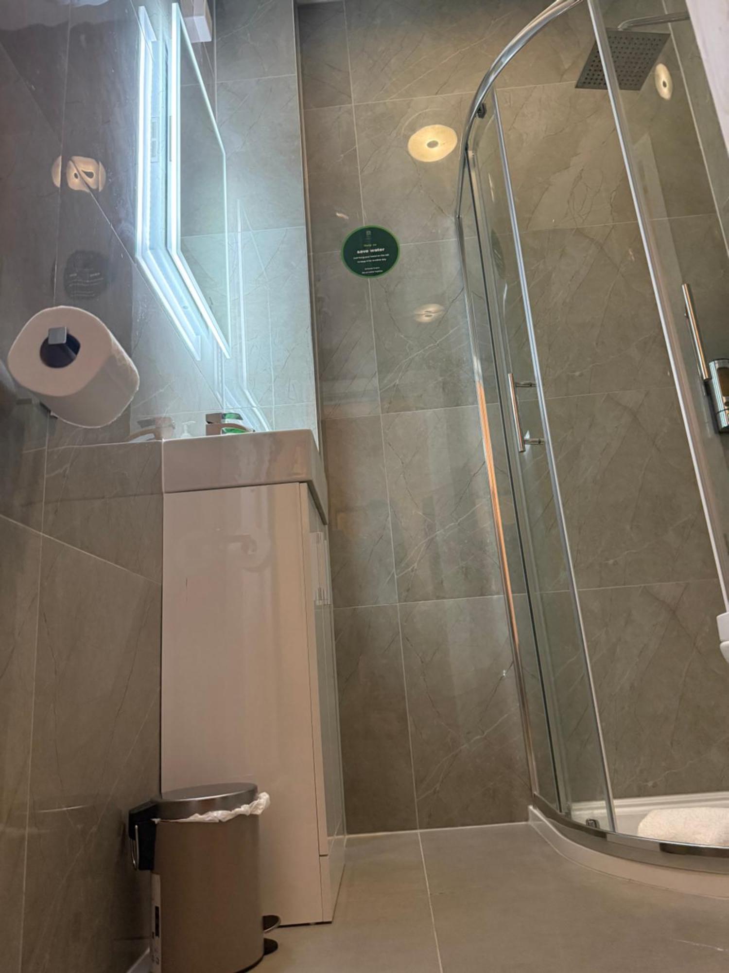 Hotel Ariana - Near Wembley And Londen