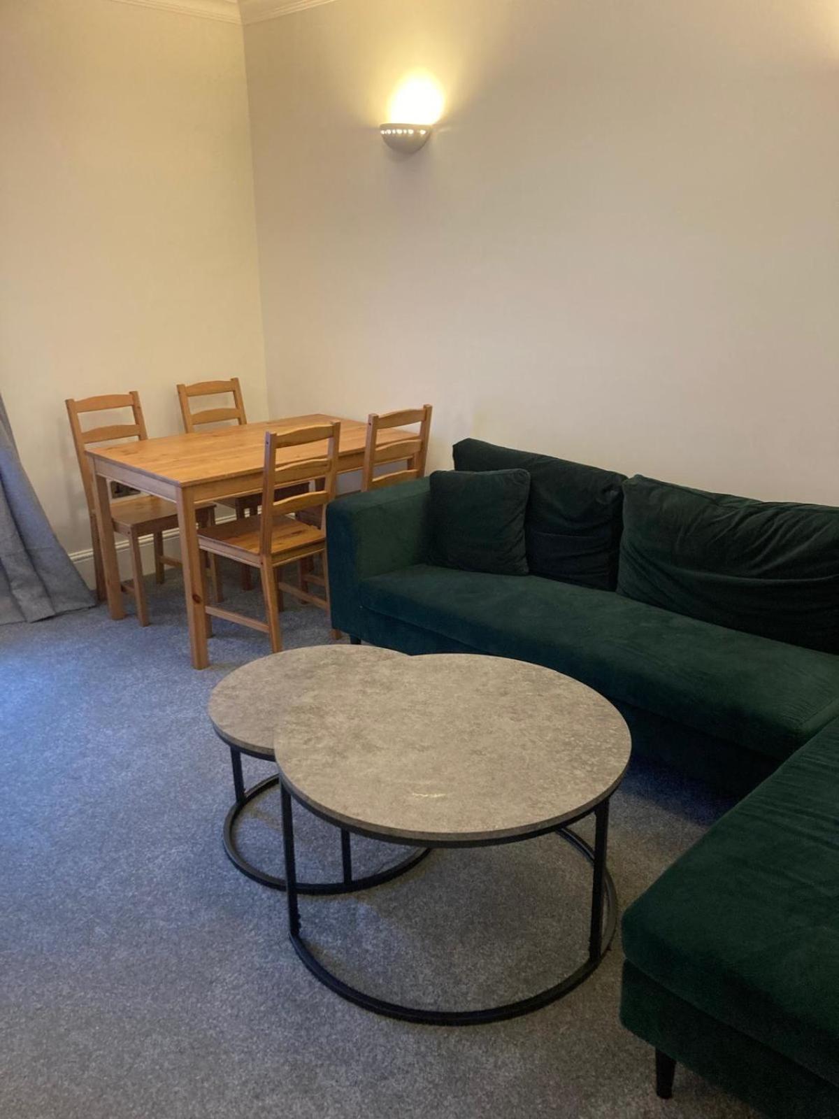 Oxford Street 2 Bed Apartment *