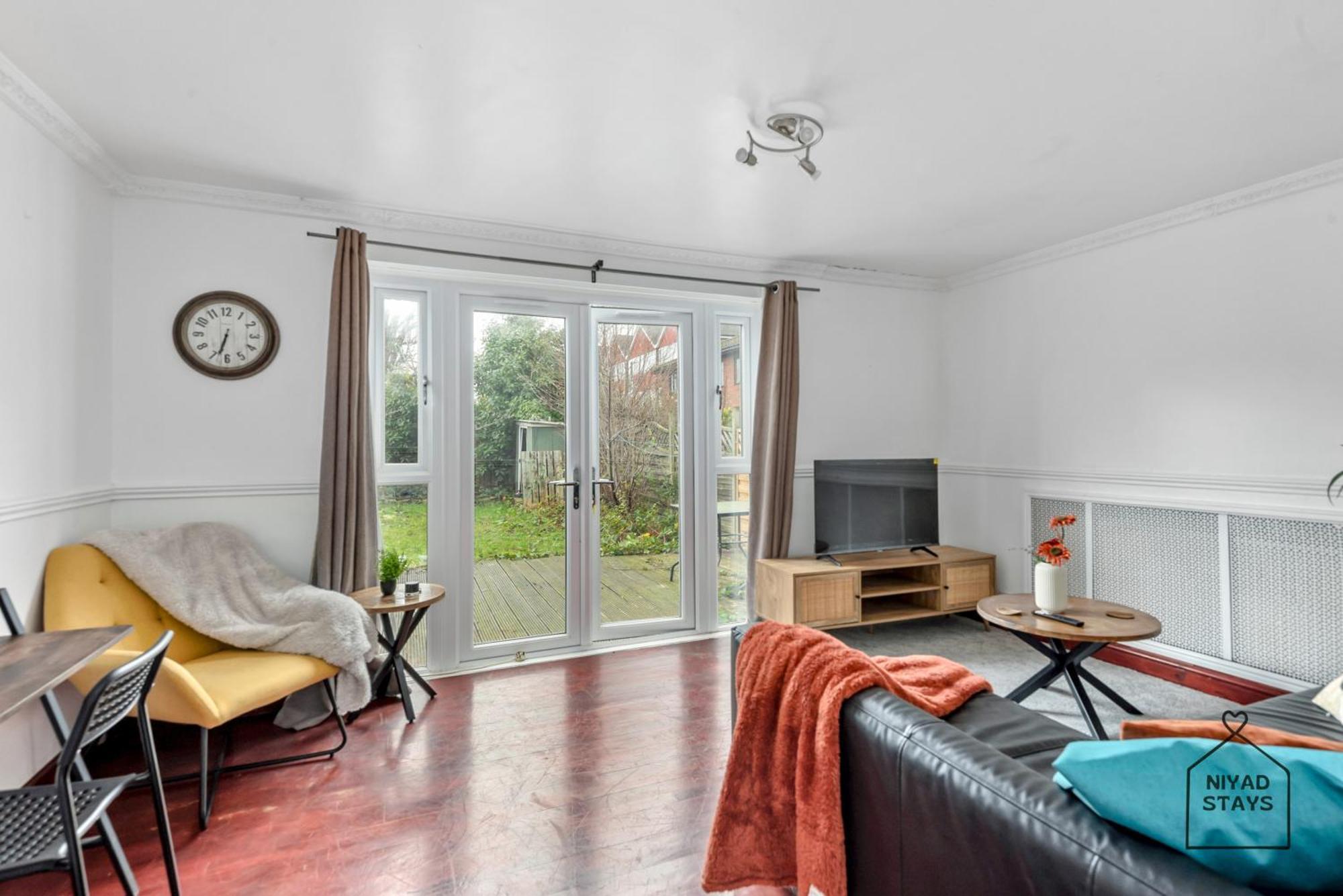 Hale Lodge, Comfy For Families And Contractors * London