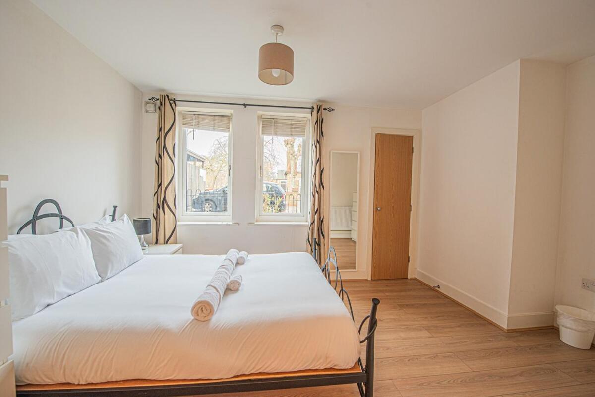 Stylish Spacious 3 Bed 5min Walk From Station London