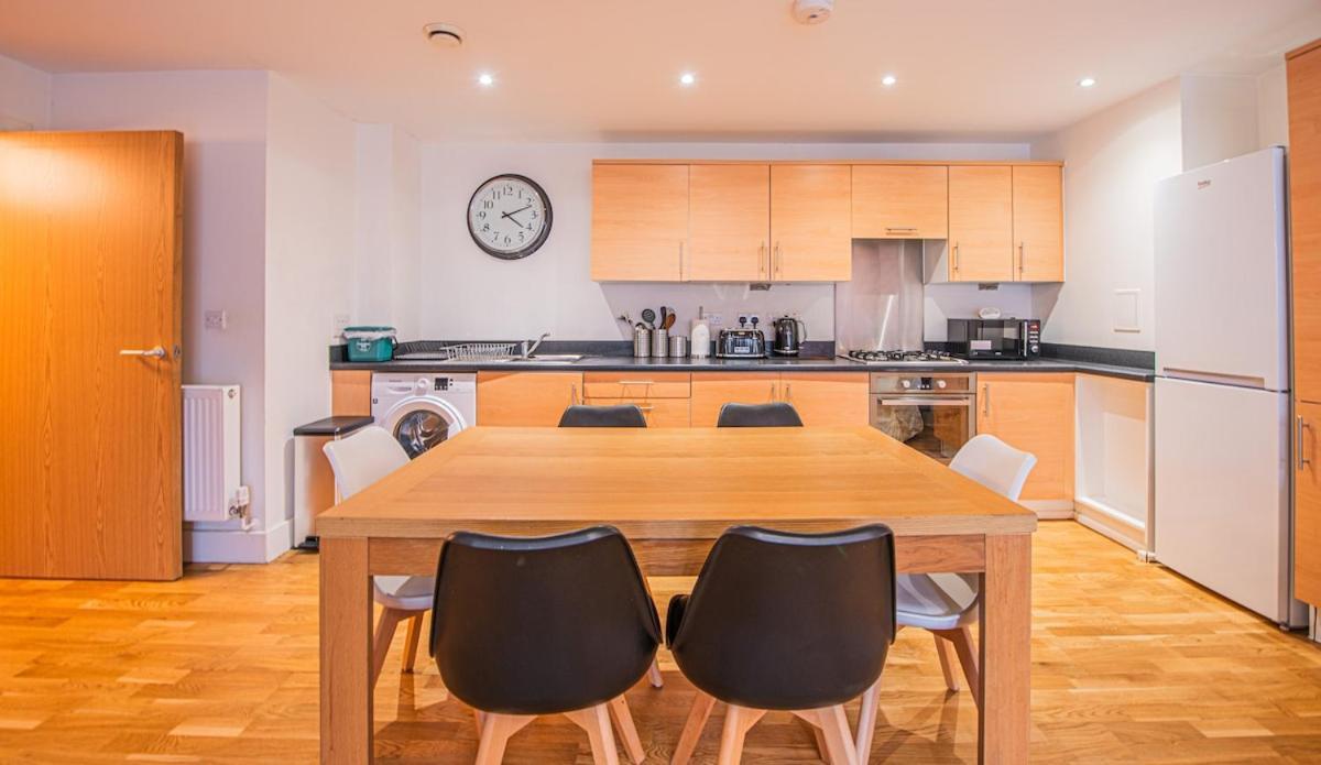 Stylish Spacious 3 Bed 5min Walk From Station * London