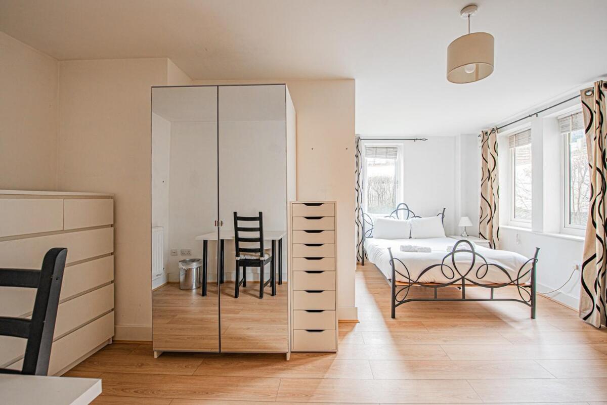 Apartment Stylish Spacious 3 Bed 5min Walk From Station London