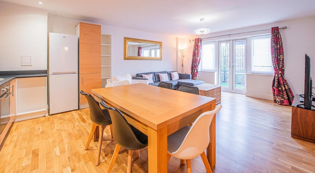Stylish Spacious 3 Bed 5min Walk From Station * London