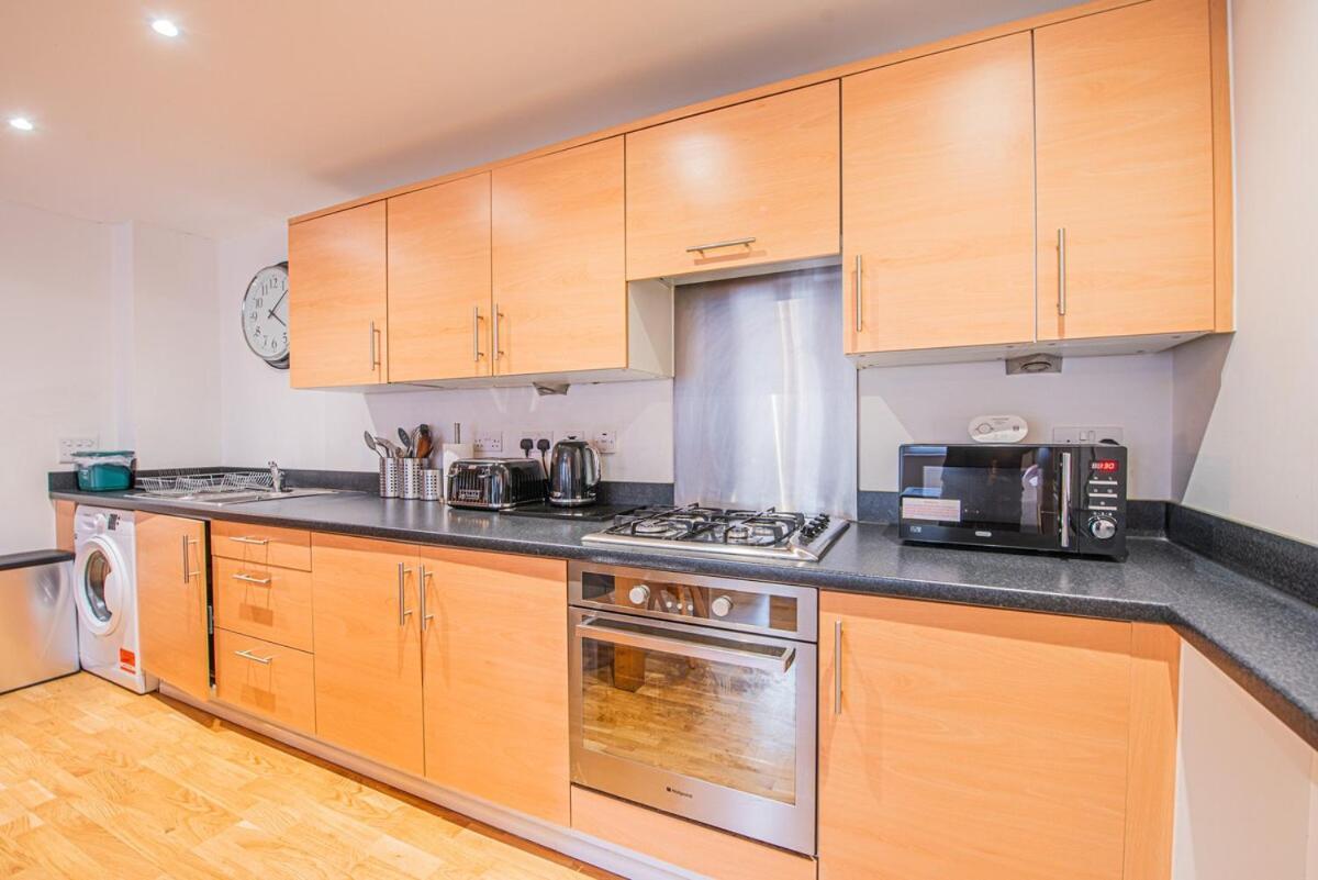 Apartment Stylish Spacious 3 Bed 5min Walk From Station London