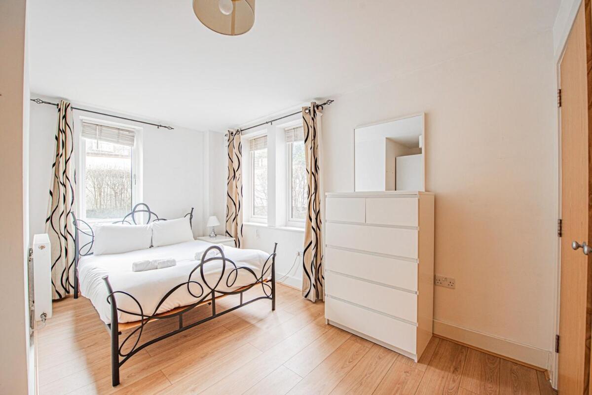 Stylish Spacious 3 Bed 5min Walk From Station * London
