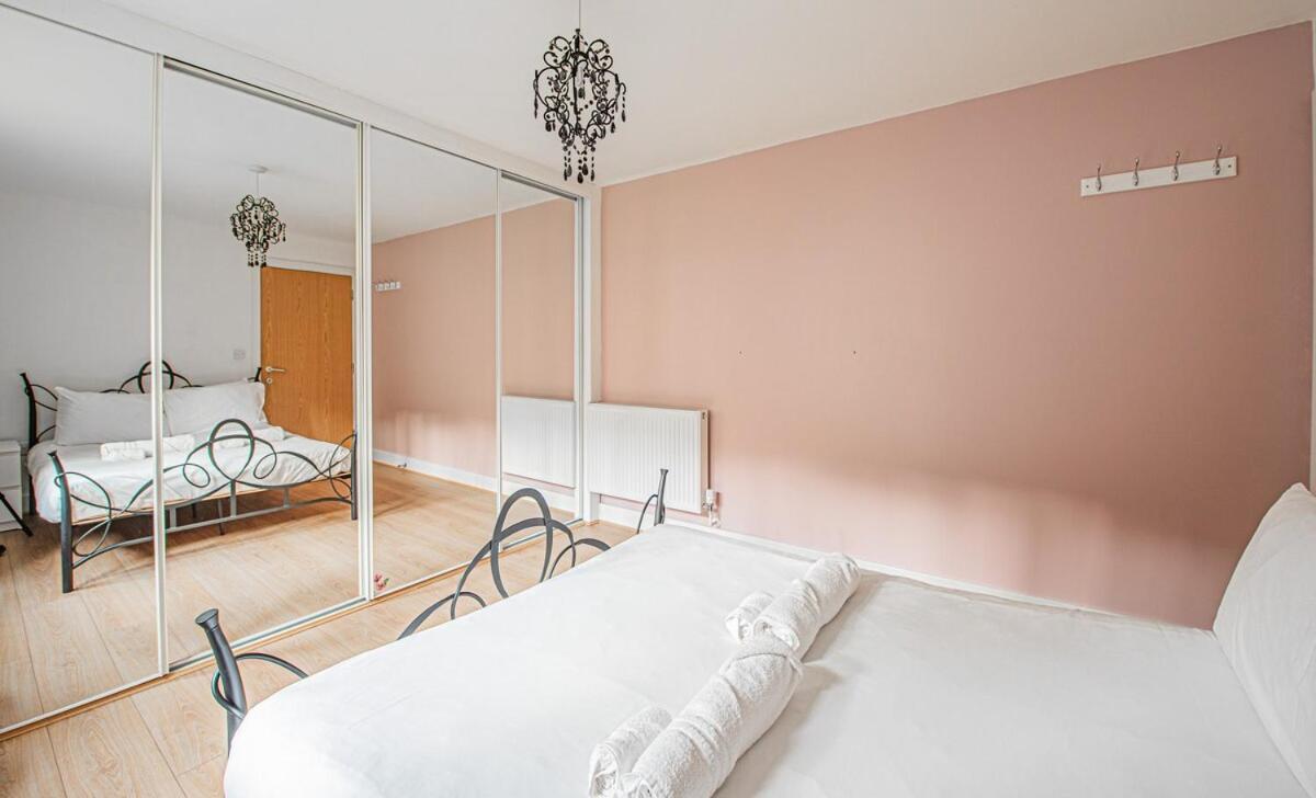 Stylish Spacious 3 Bed 5min Walk From Station Apartment *