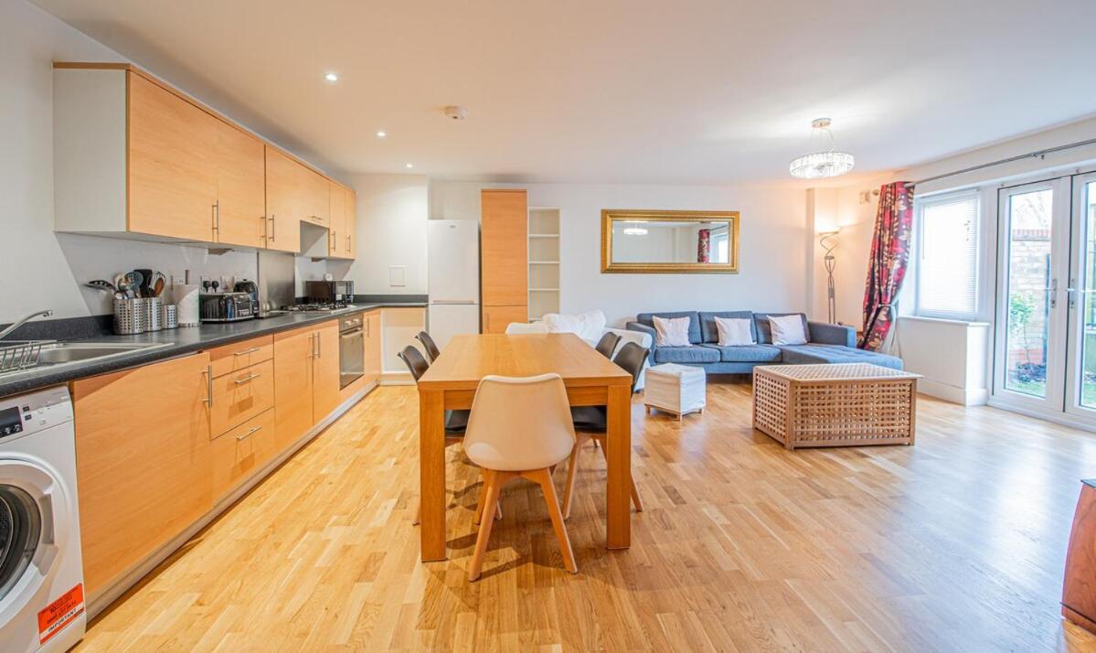 Stylish Spacious 3 Bed 5min Walk From Station * London