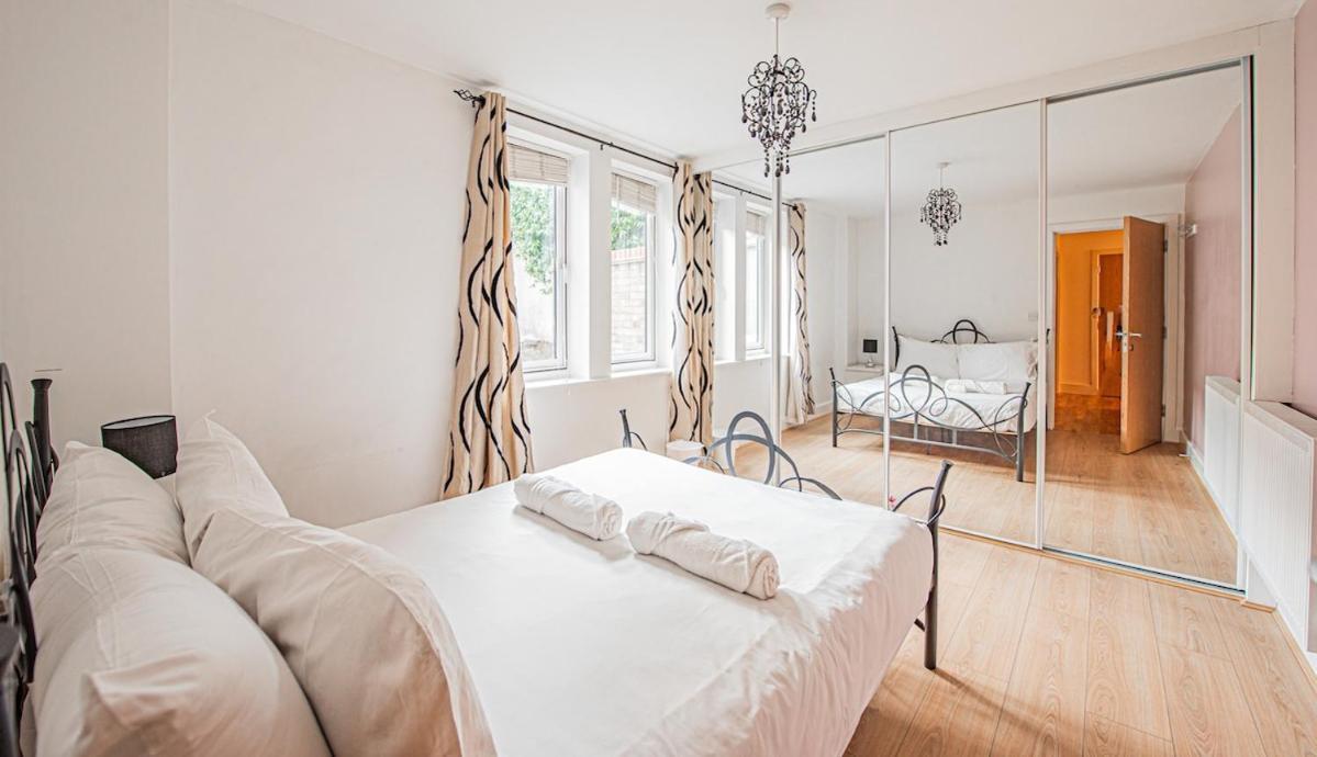 Apartment Stylish Spacious 3 Bed 5min Walk From Station *