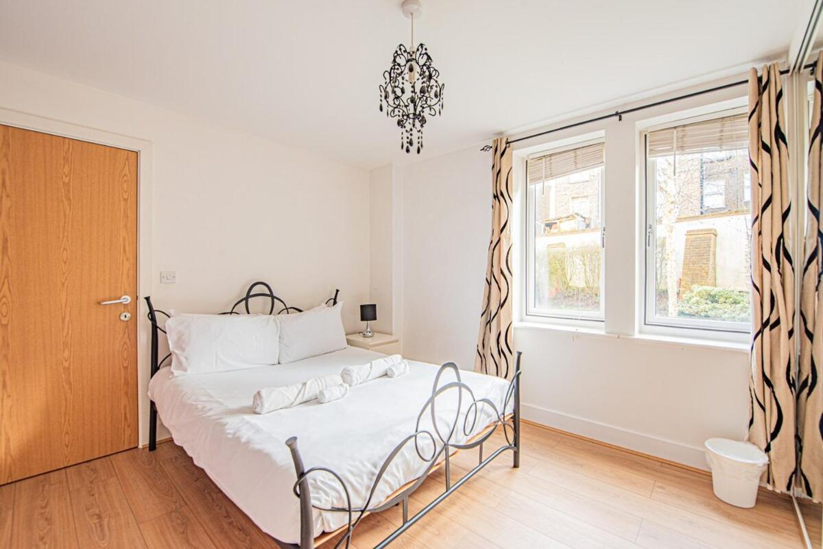 Stylish Spacious 3 Bed 5min Walk From Station London
