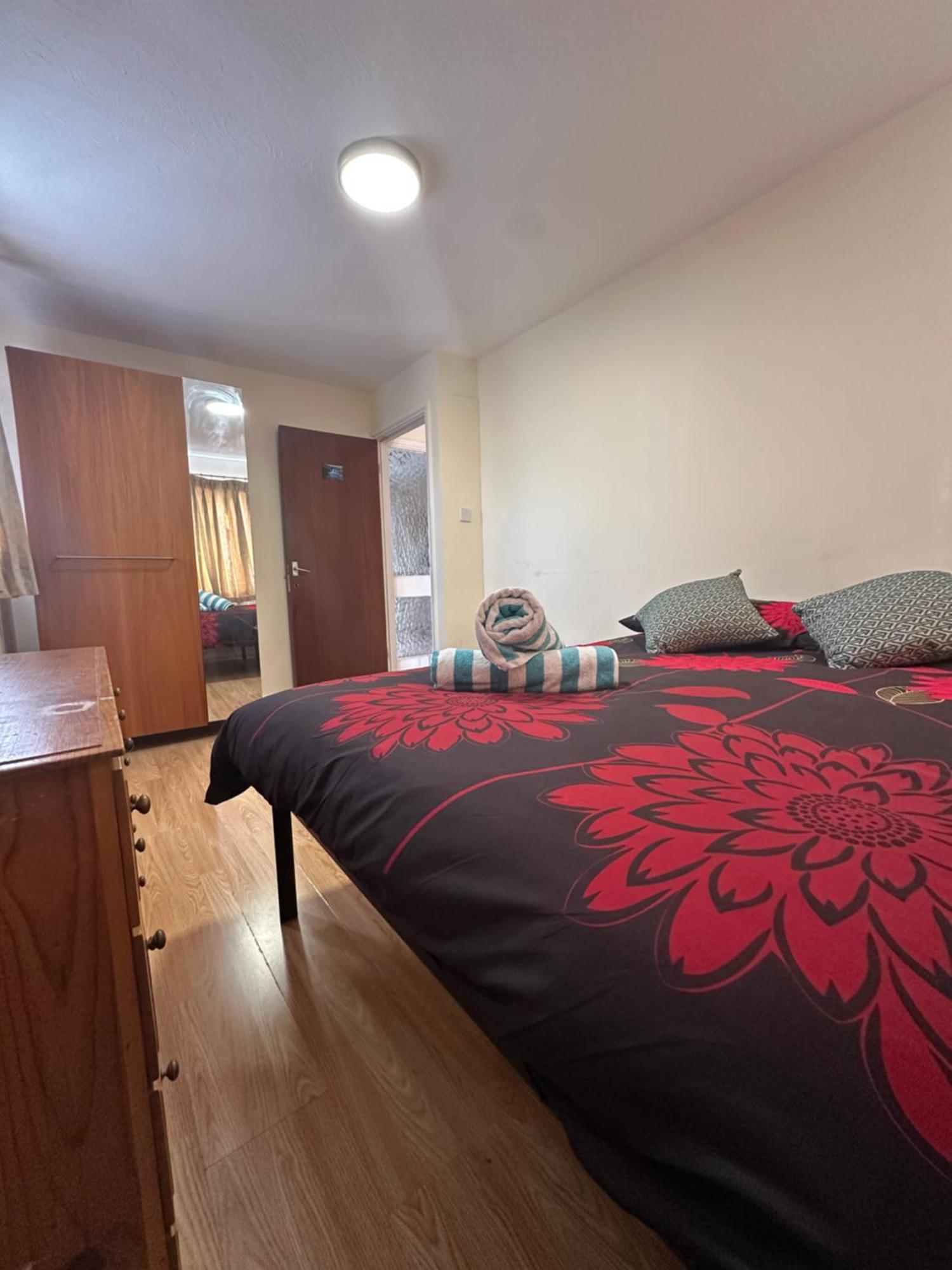 Spacious Double Near Excel Homestay