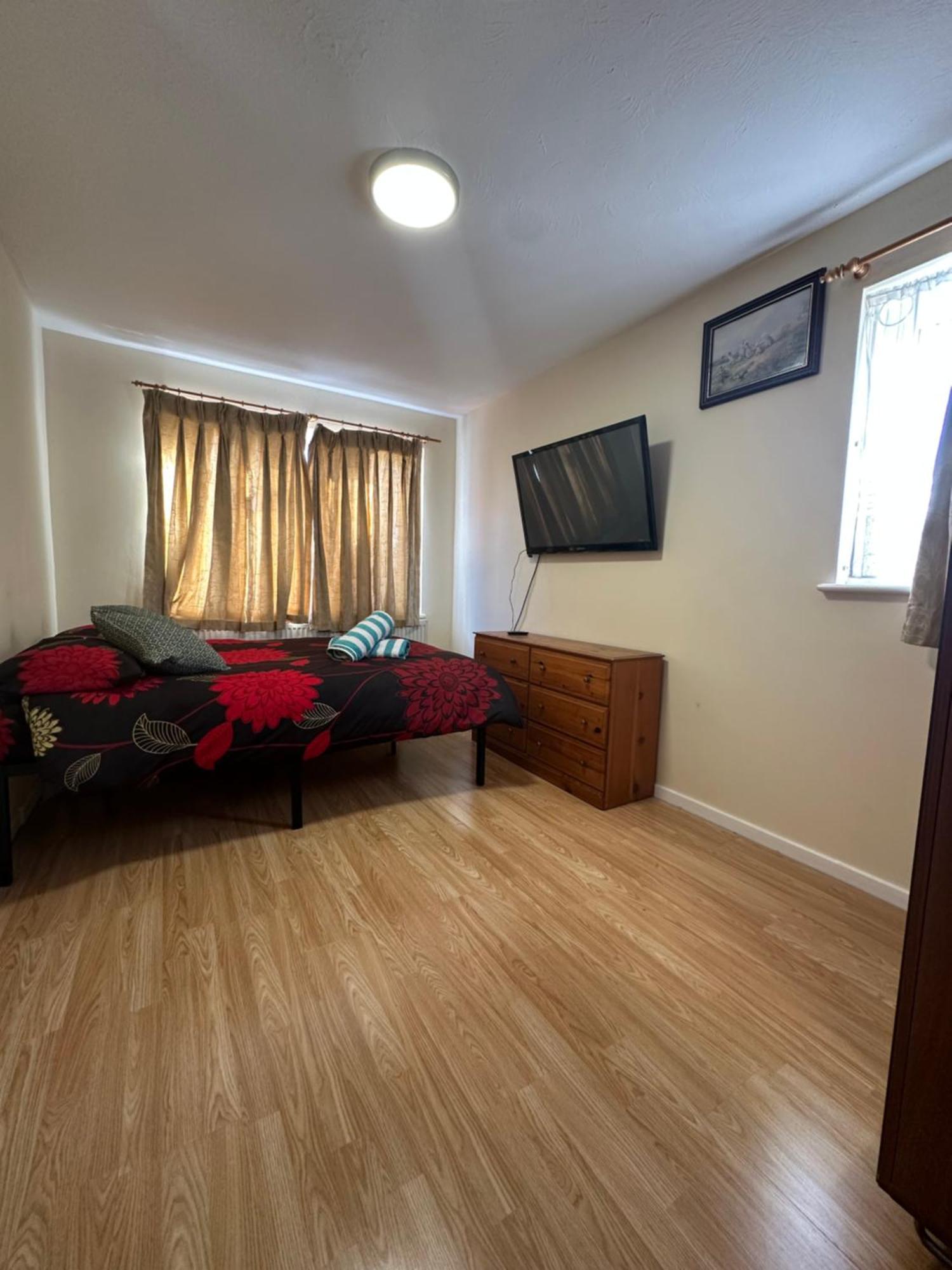 Spacious Double Near Excel Homestay