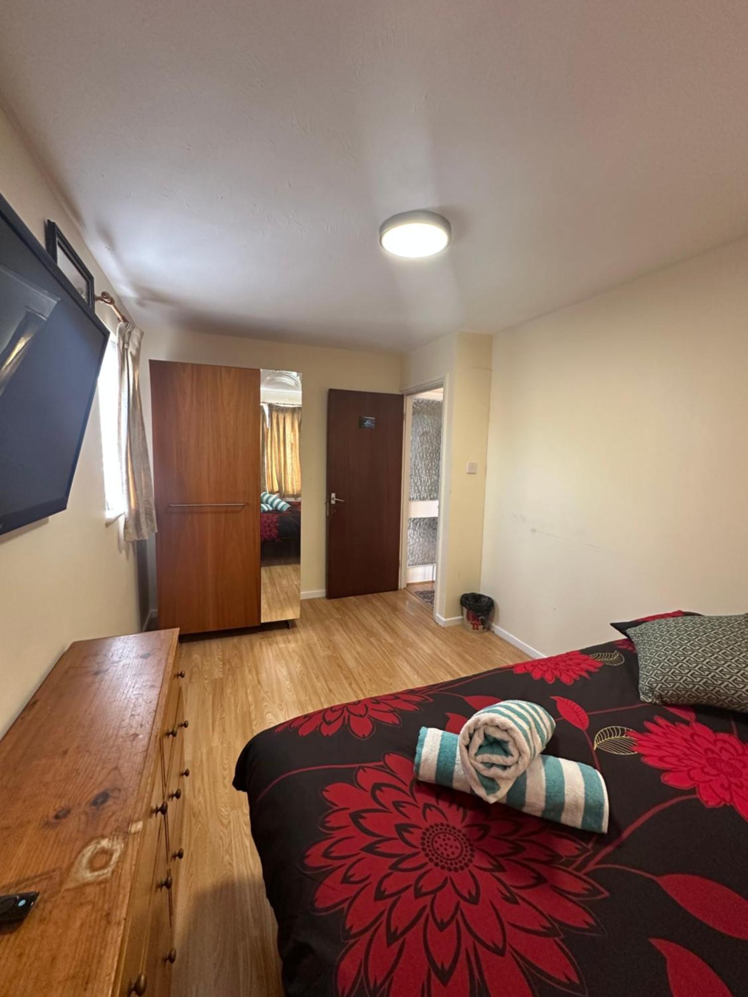 Homestay Spacious Double Near Excel *