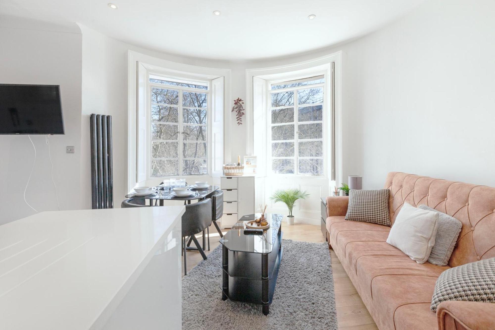 Luxury 2 Bedroom Flat In Royal Crescent Londres