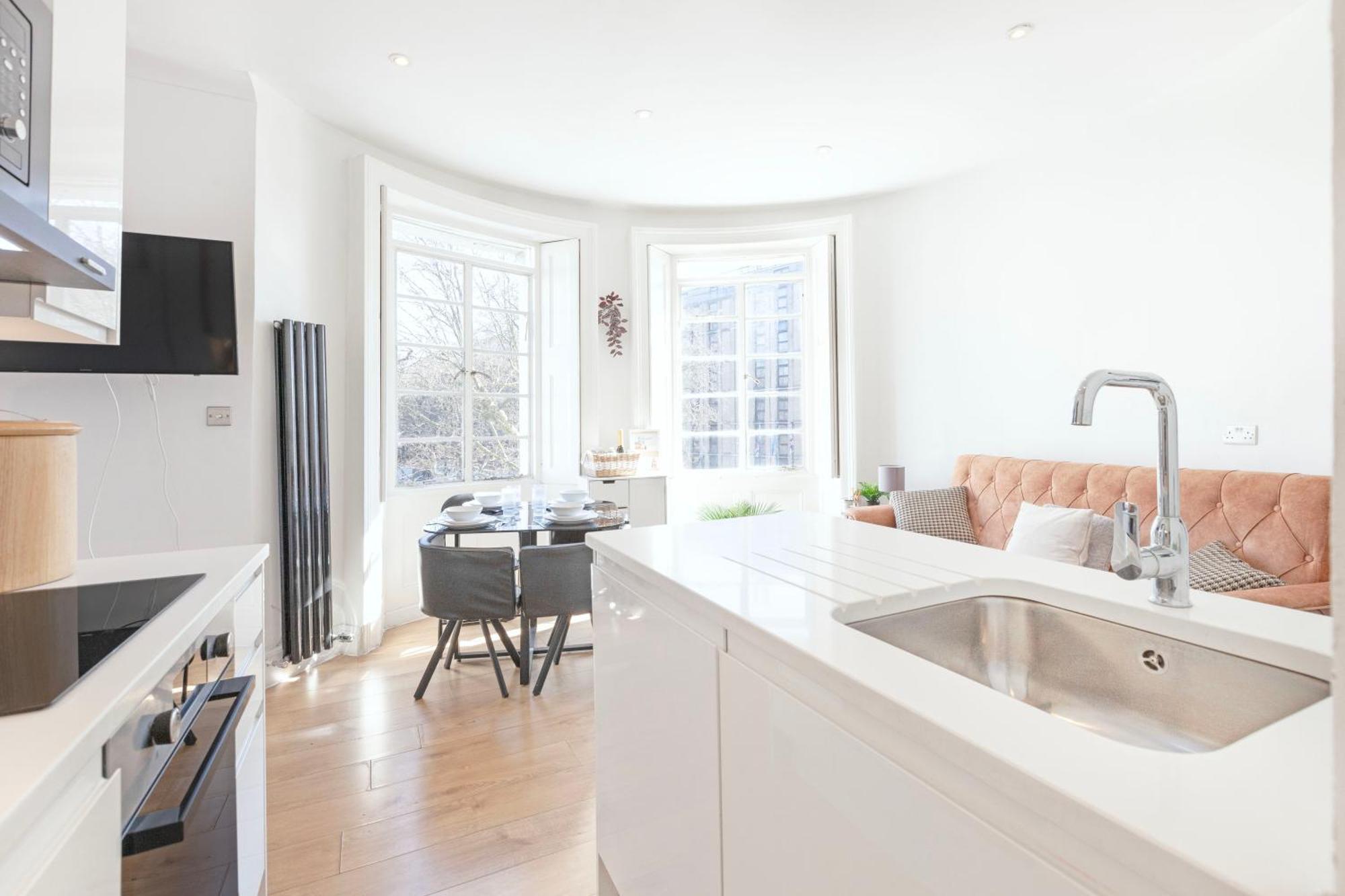 Luxury 2 Bedroom Flat In Royal Crescent * Londres