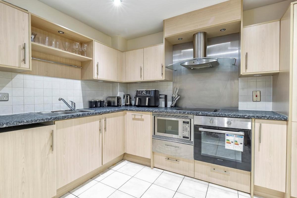 Apartment Amazing 2 Bedrooms With River Views For 6 People London
