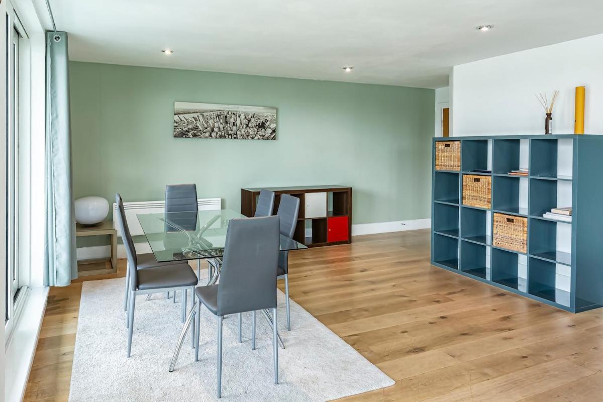 Amazing 2 Bedrooms With River Views For 6 People