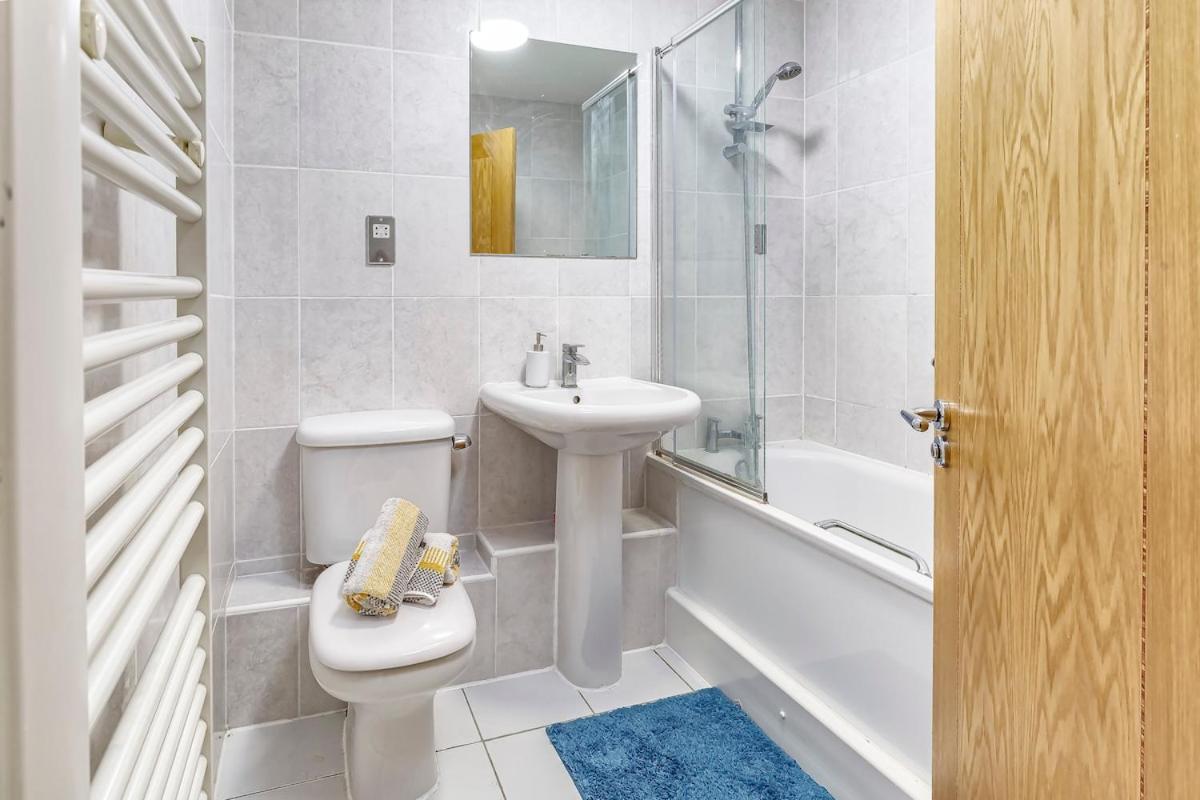Amazing 2 Bedrooms With River Views For 6 People *