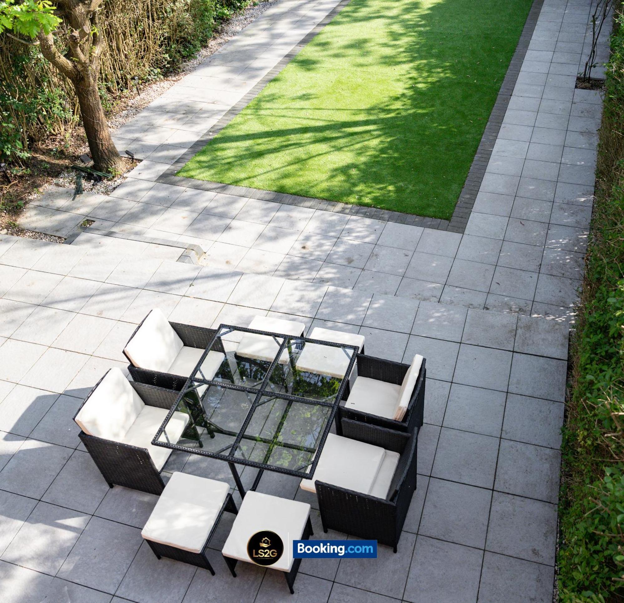 Сasa de vacaciones Amazing 3 Bedroom House By Ls2g Short Lets & Serviced Greater With Free Parking